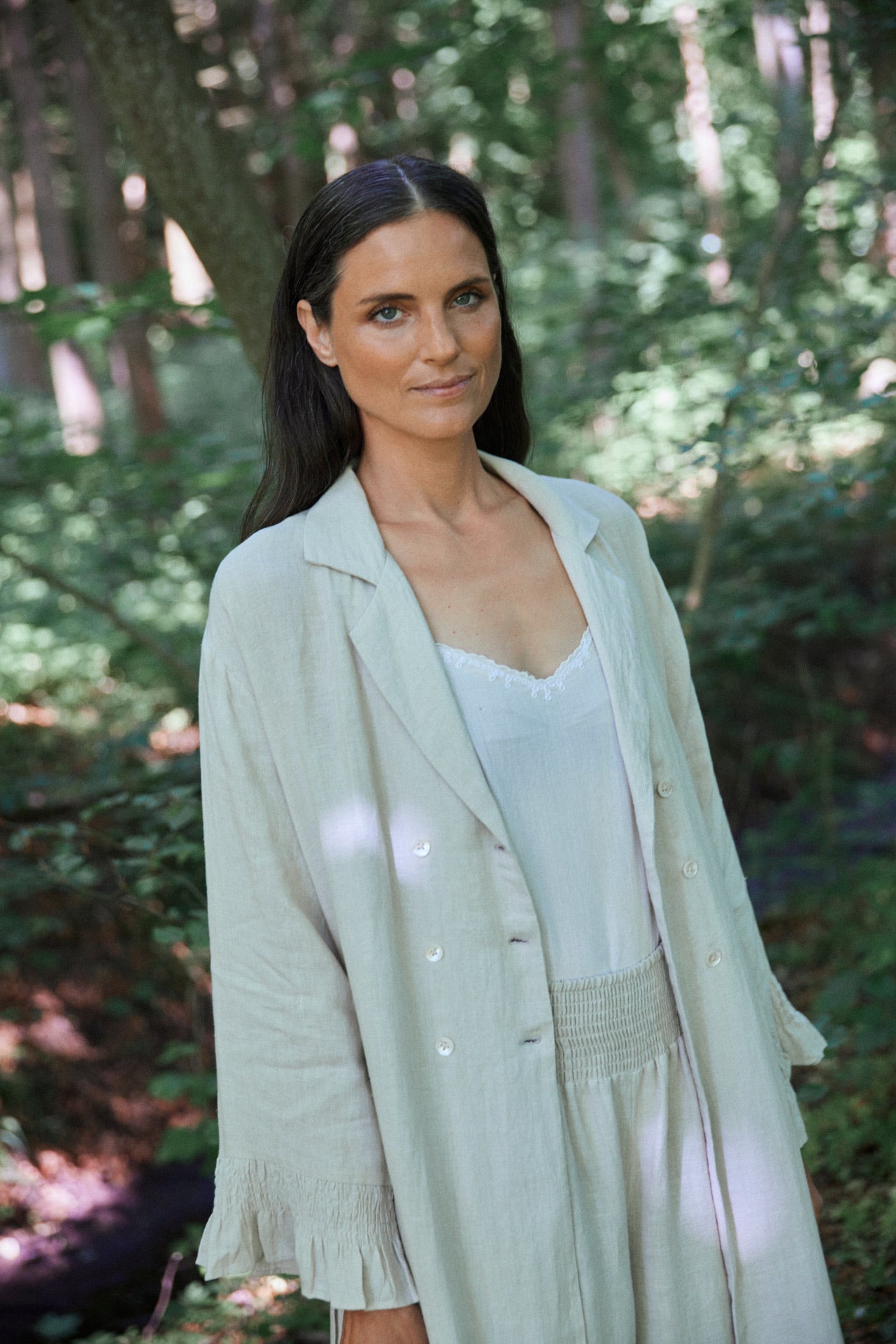 Femme Facon - THIT LS TRENCHCOAT med smockdetaljer.