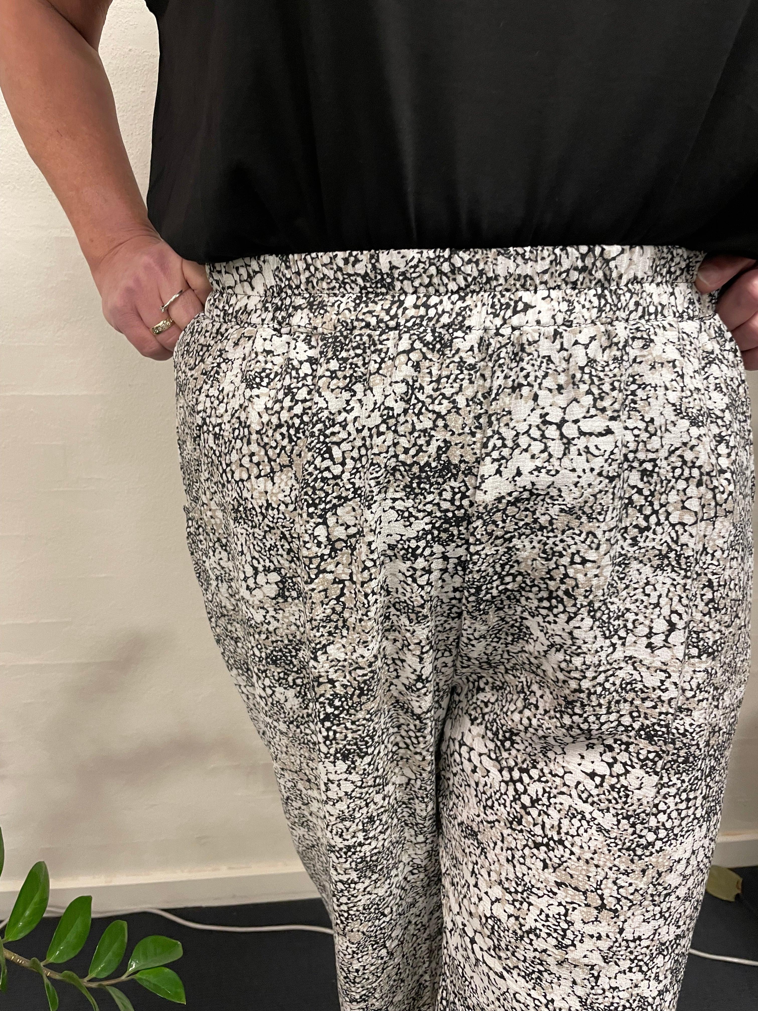 Pronto Woman || Lis G Mønstret 3/4 Buks.