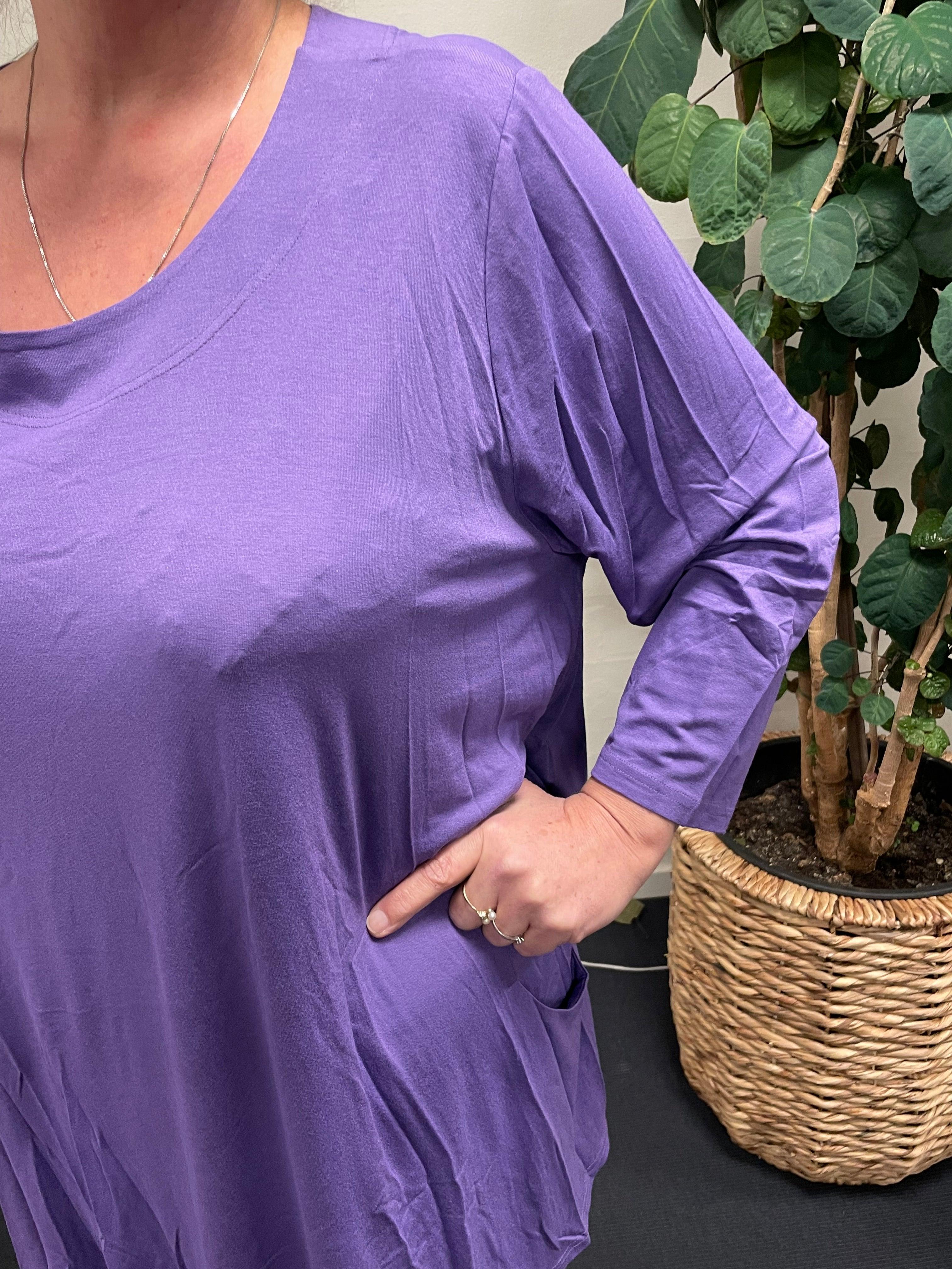 Kvinde iført Pronto woman - LisG tunika i A-facon.