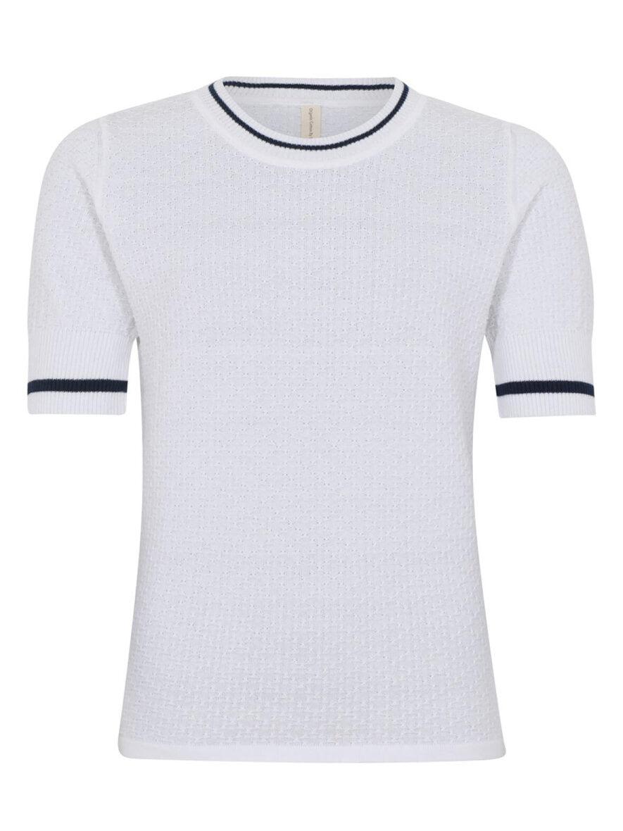 Skovhuus Strik T-Shirt 2562 med blå trim og mønster.