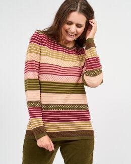 Signature pullover 213929, kvinde i stribet sweater, hånd ved hovedet.