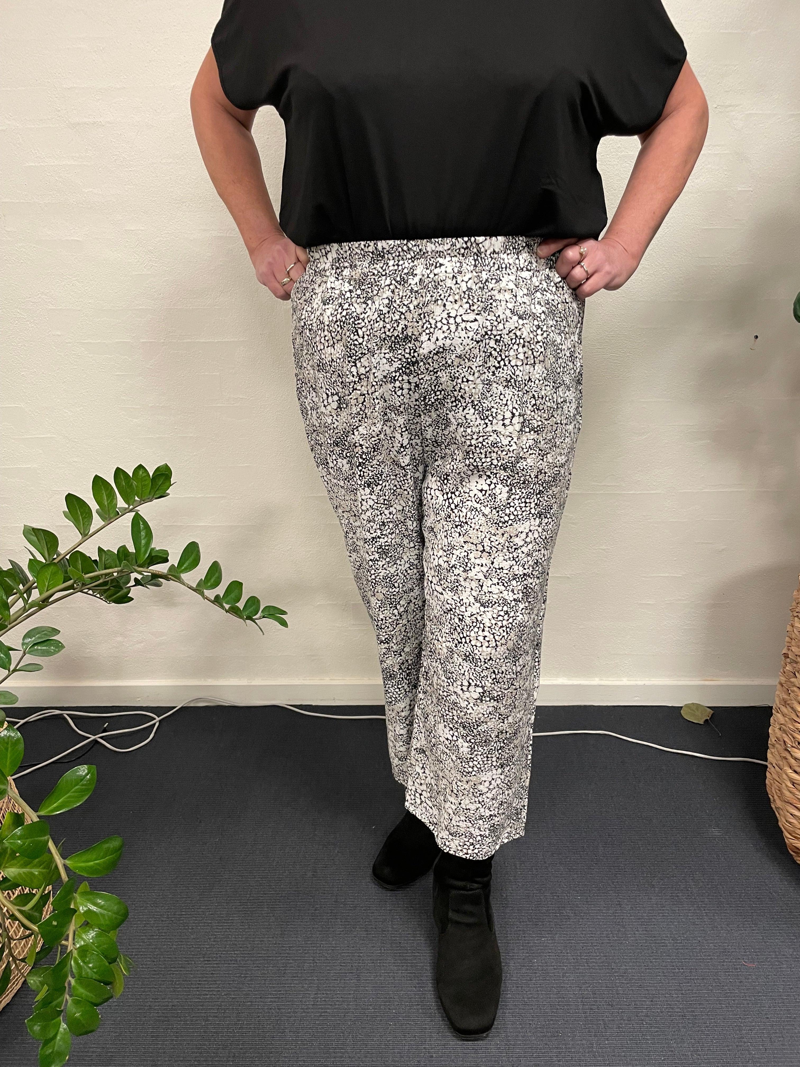 Pronto Woman Lis G Mønstret 3/4 Buks på person.