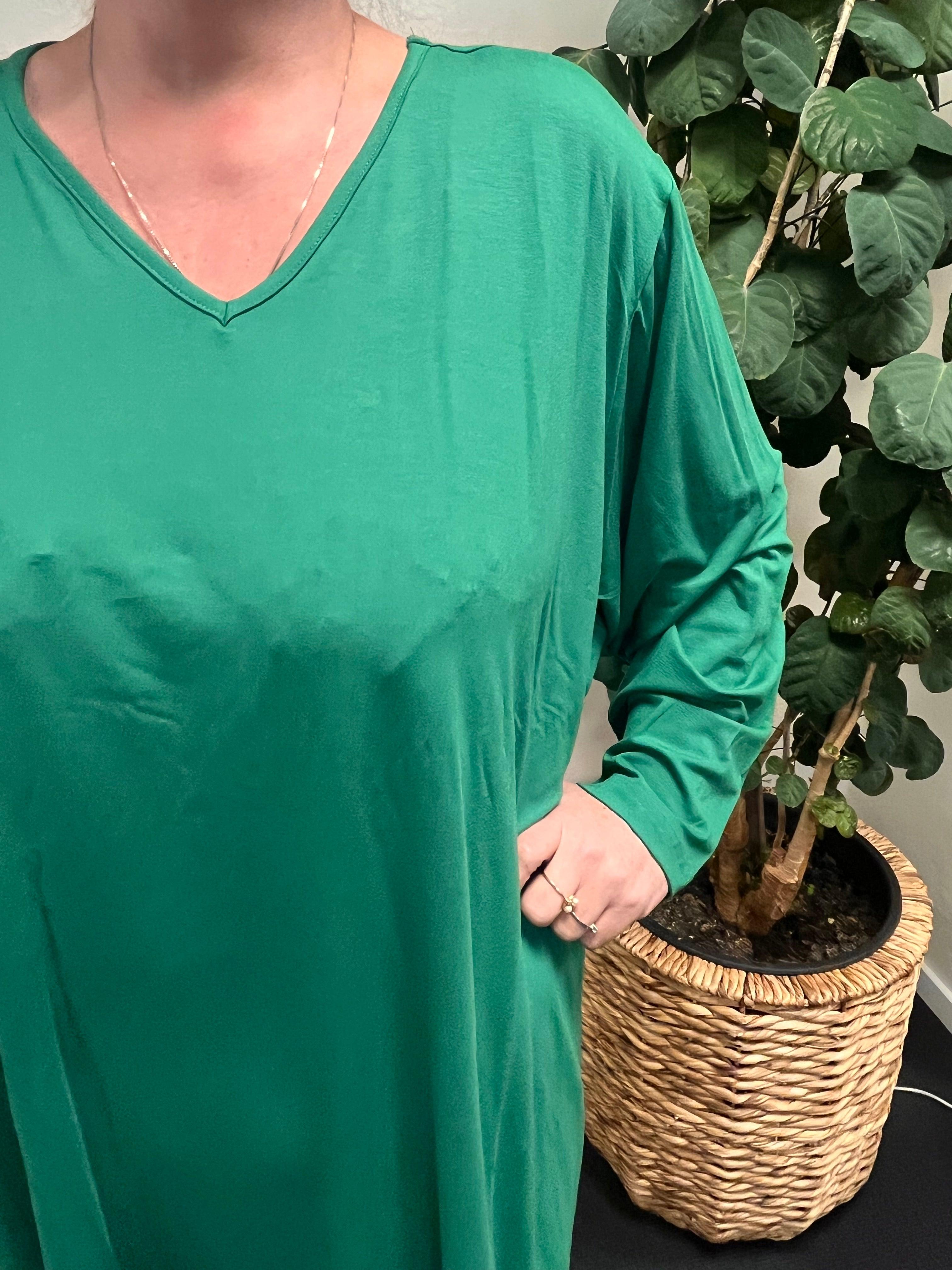 Kvinde i Pronto Woman- LisG tunika i A-facon.