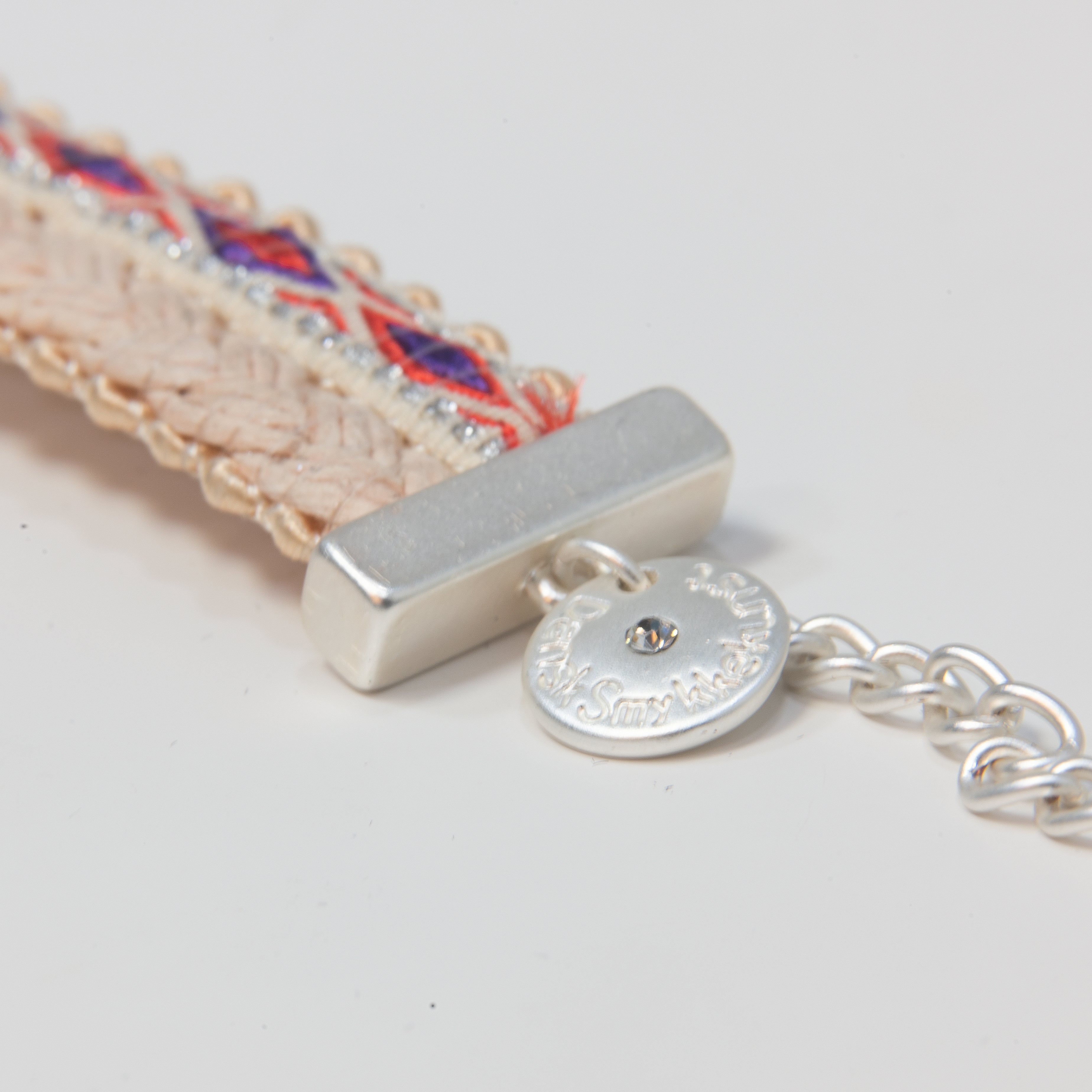 Dansk smykkekunst armbånd - 7C5224, håndlavet elegance.
