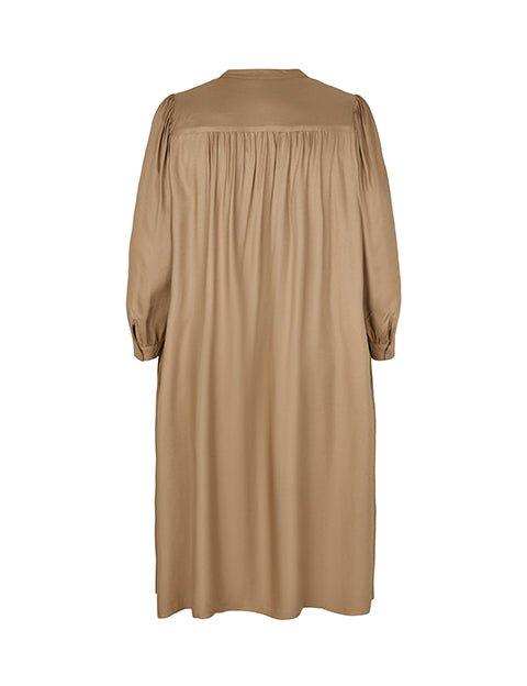 Amber kjole i camel twill viskose - Damernes Outlet