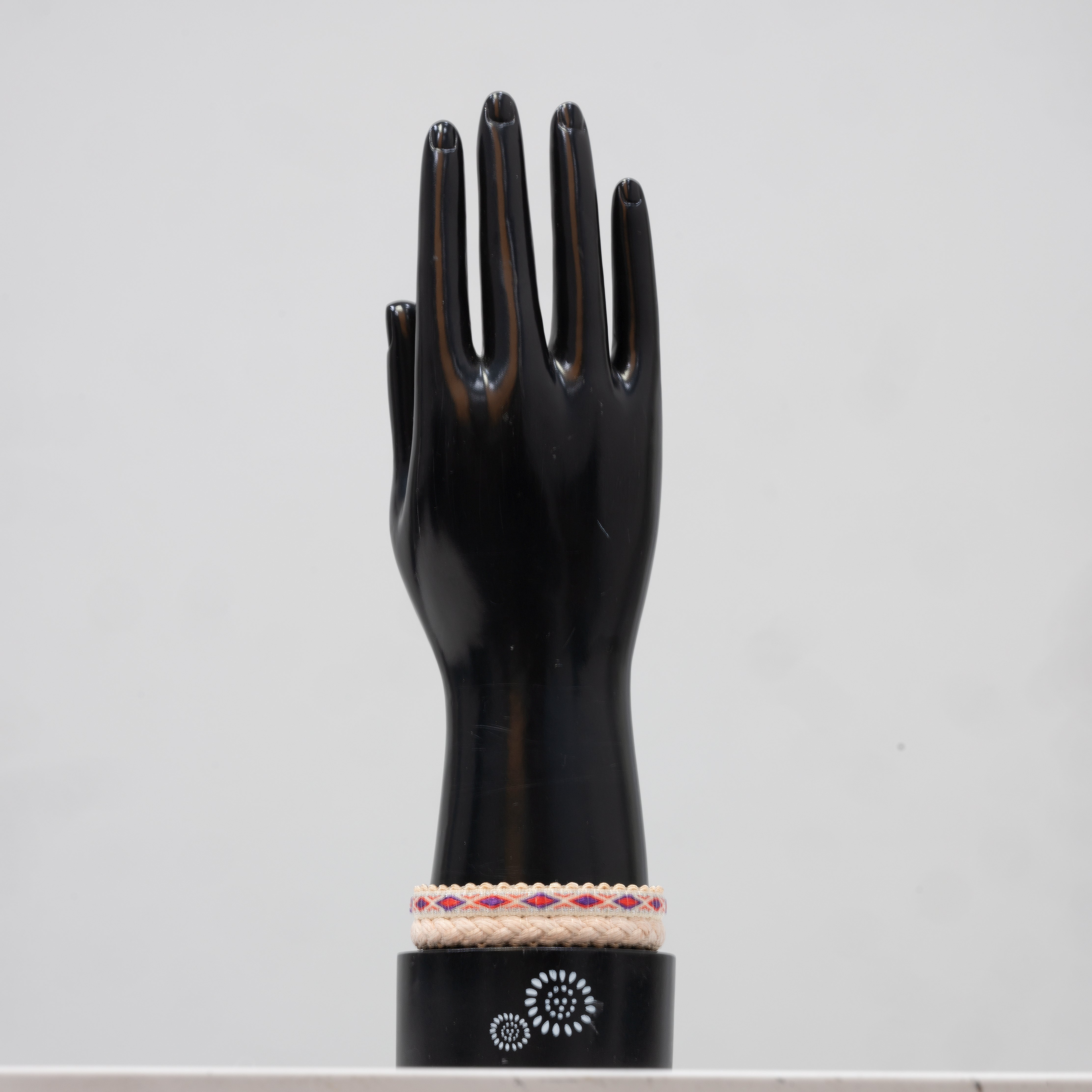 dansk smykkekunst - armbånd - 7C5224, elegant håndlavet design.