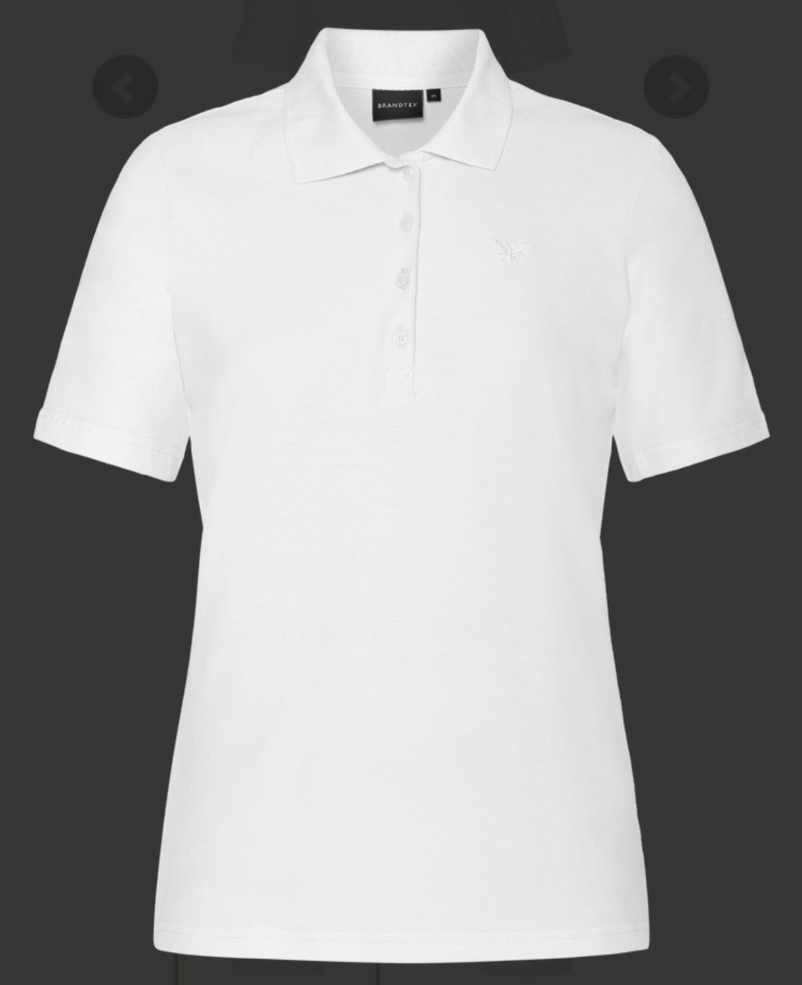 Brandtex | hvid polo t-shirt-42 på mannequin, elegant og afslappet.