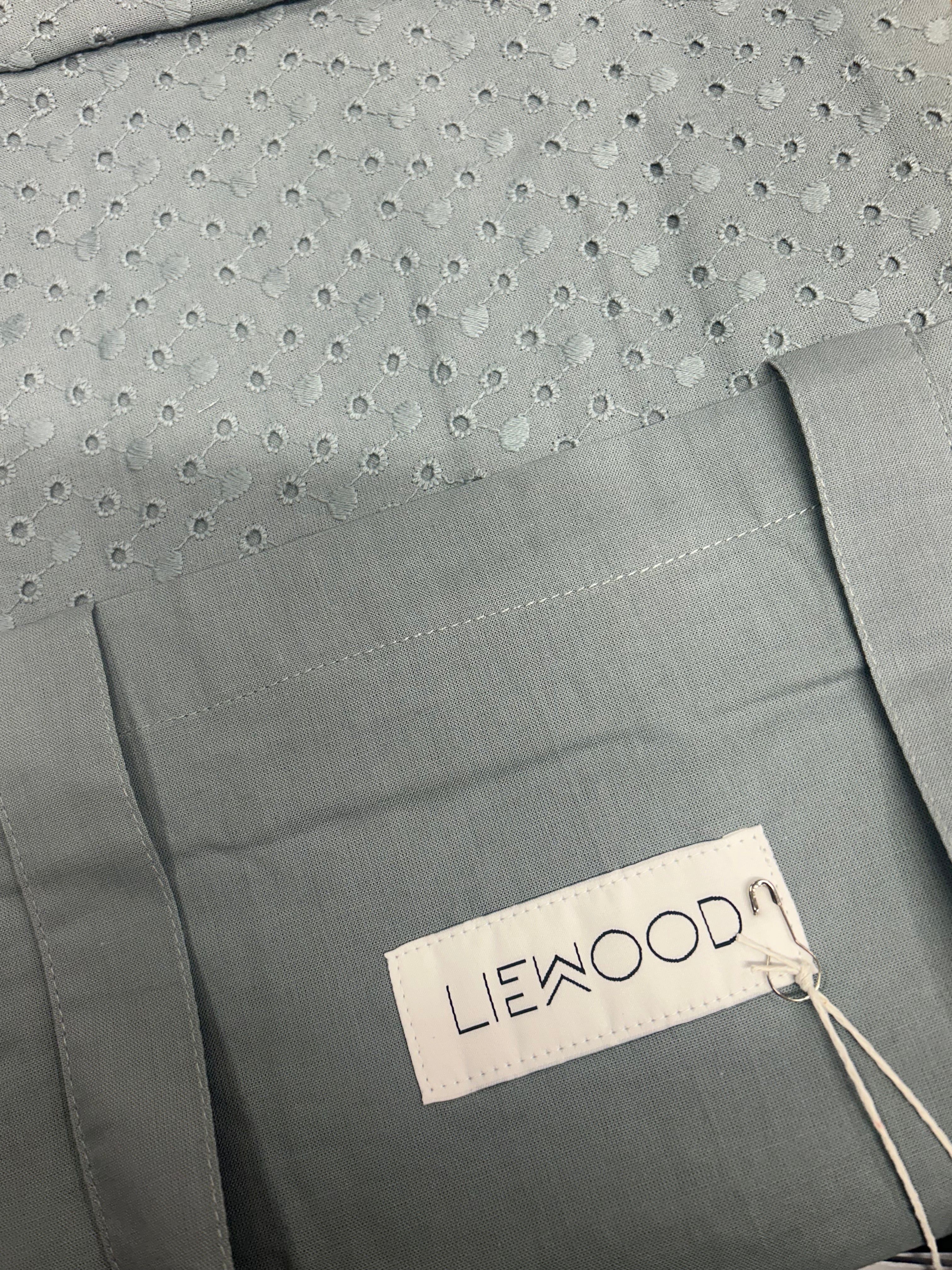 Liewood | junior sengesæt - Avery Anglaise Baby bedding close-up.