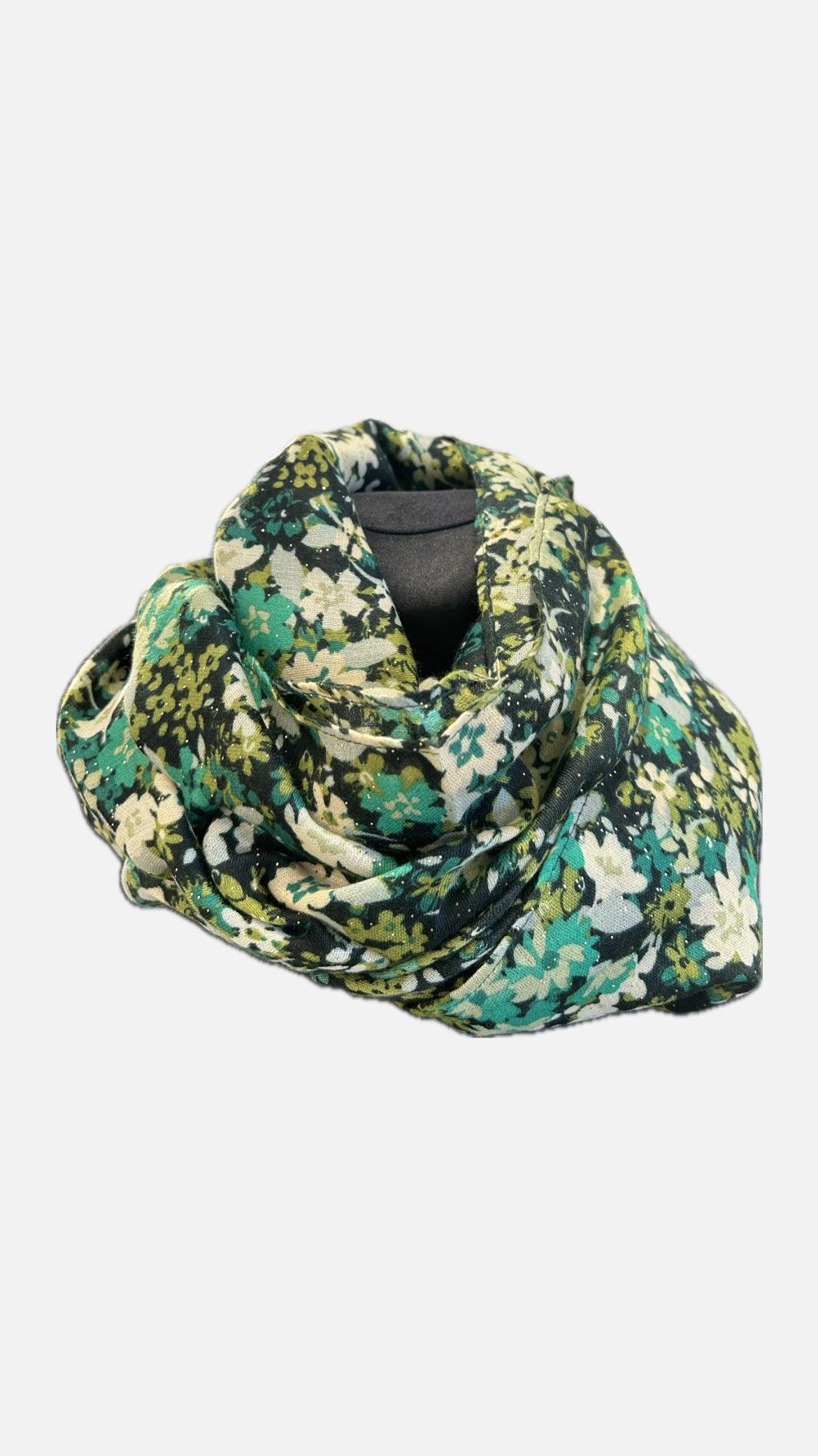 Lisbeth Merrild tørklæde på mannequin med blomsterprint.