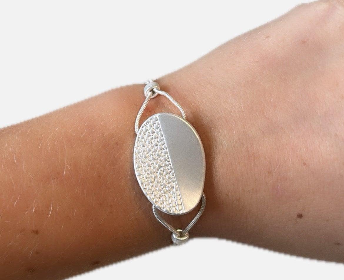 Dansk smykkekunst armbånd - 7C5000 - Damernes Outlet
