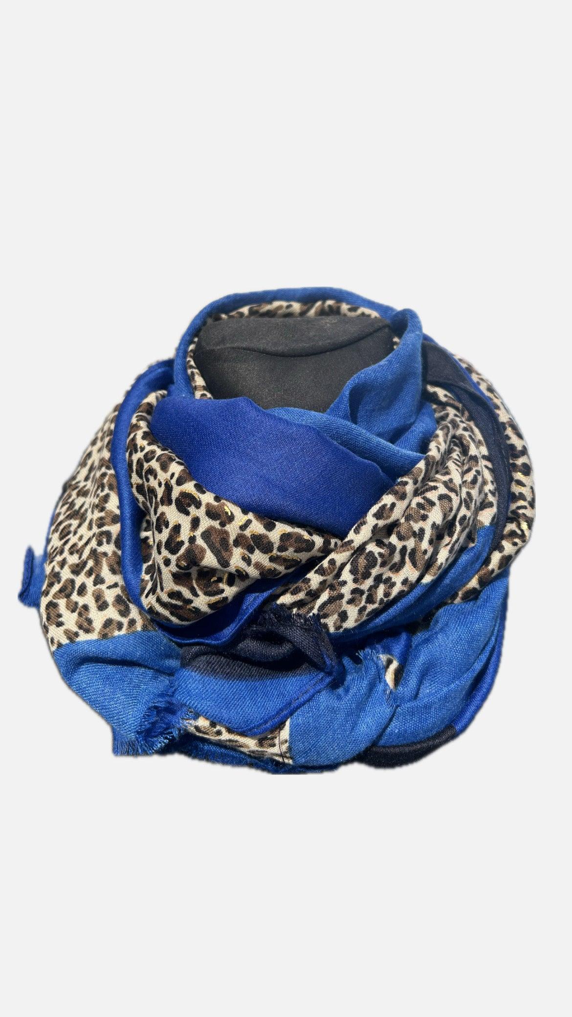 Lisbeth Merrild | Tørklæde m. Leo print - blå - Damernes Outlet