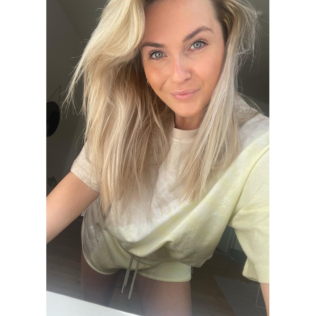 NORR Issa dyed tee Toppe og t-shirts Yellow/olive dyed