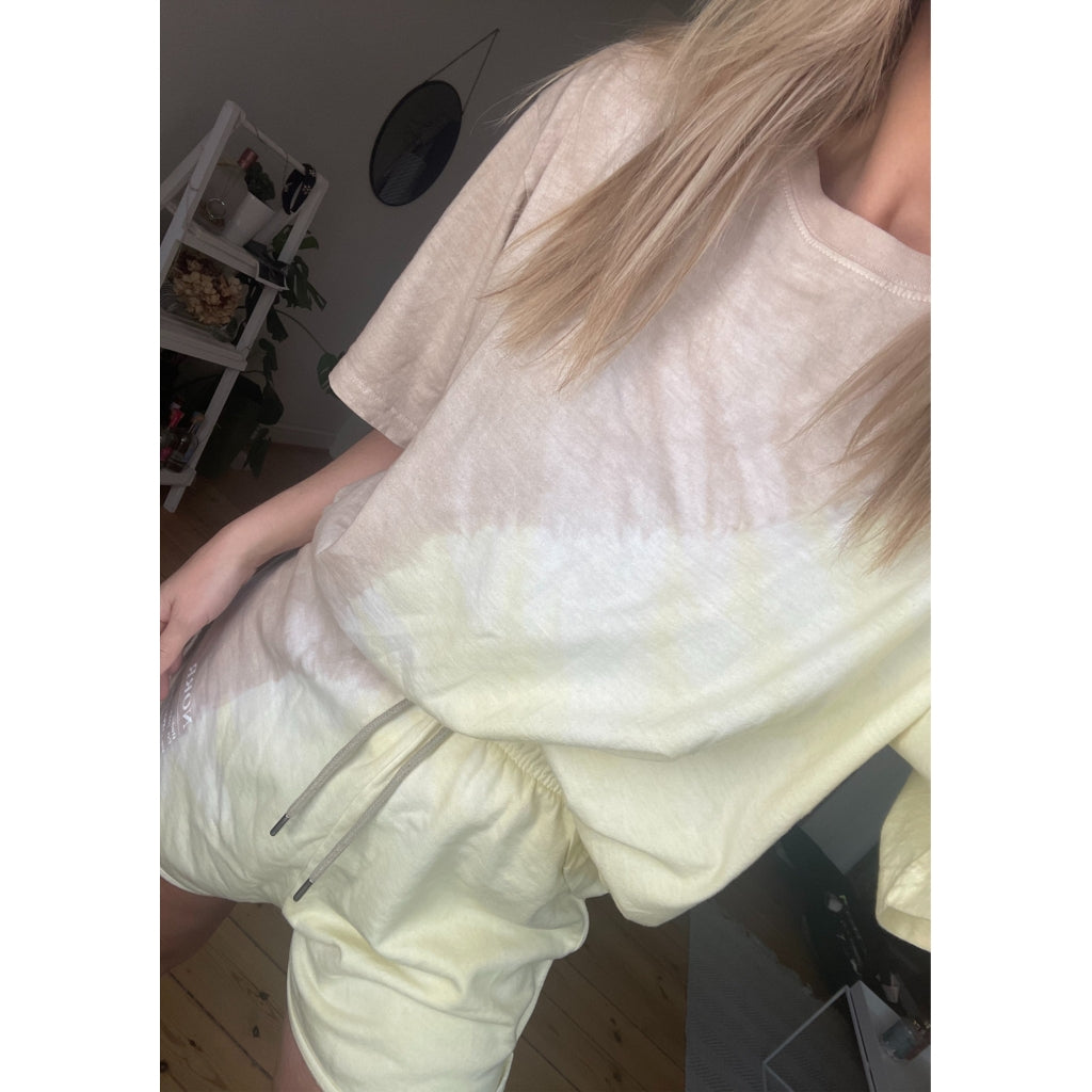 NORR Issa dyed tee Toppe og t-shirts Yellow/olive dyed