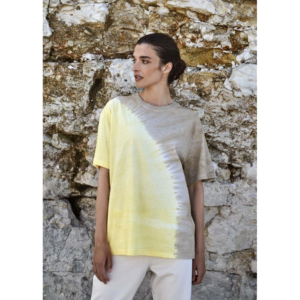 NORR Issa dyed tee Toppe og t-shirts Yellow/olive dyed