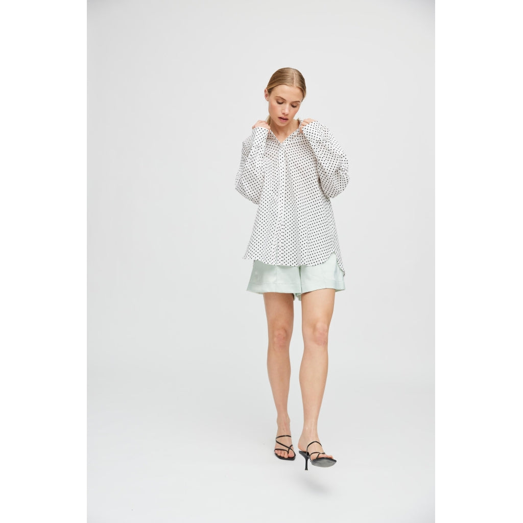 A-View Solva shirt Skjorter og bluser Off white with black dots