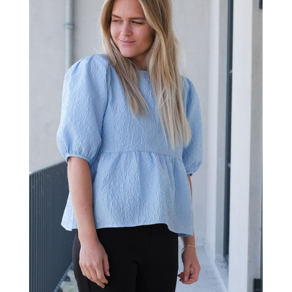 Neo Noir Synthia flower crepe blouse Skjorter og bluser Light blue