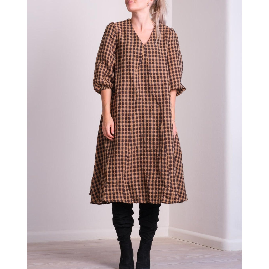 Neo Noir Tasia airy check dress Dress Camel