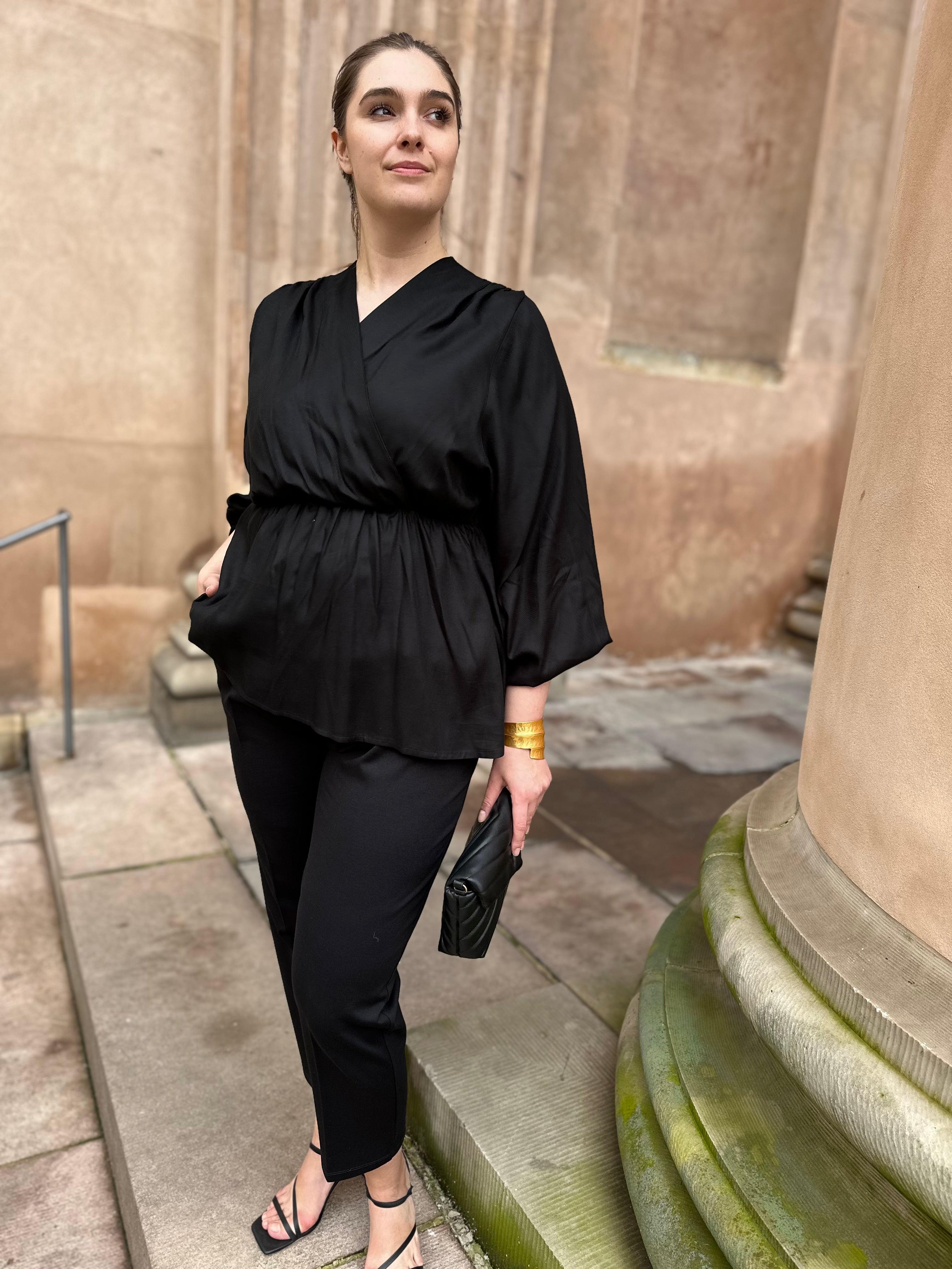 Mara bluse i sort viskose - Damernes Outlet