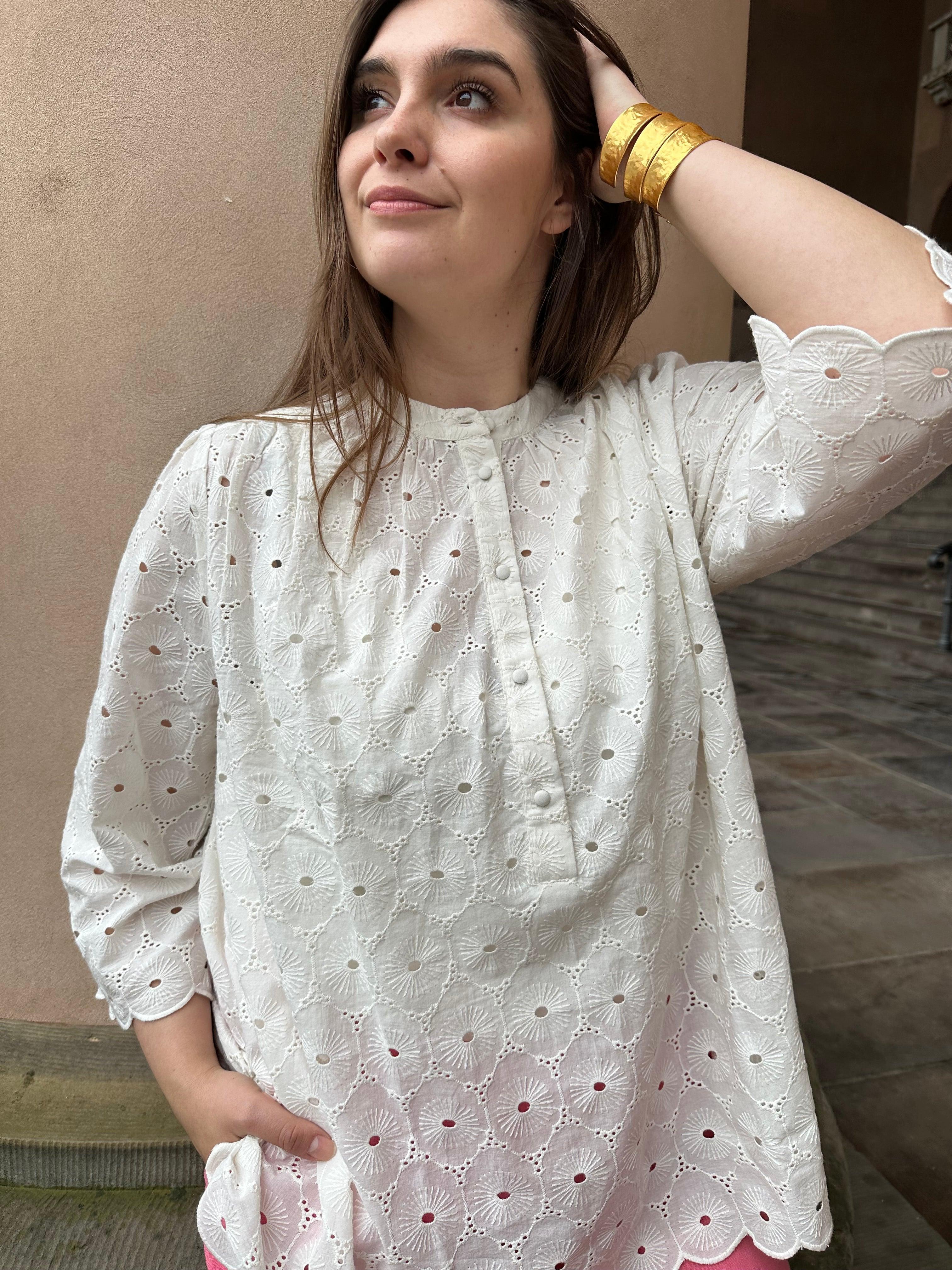 Maisy bluse i hvid broderie anglaise - Damernes Outlet