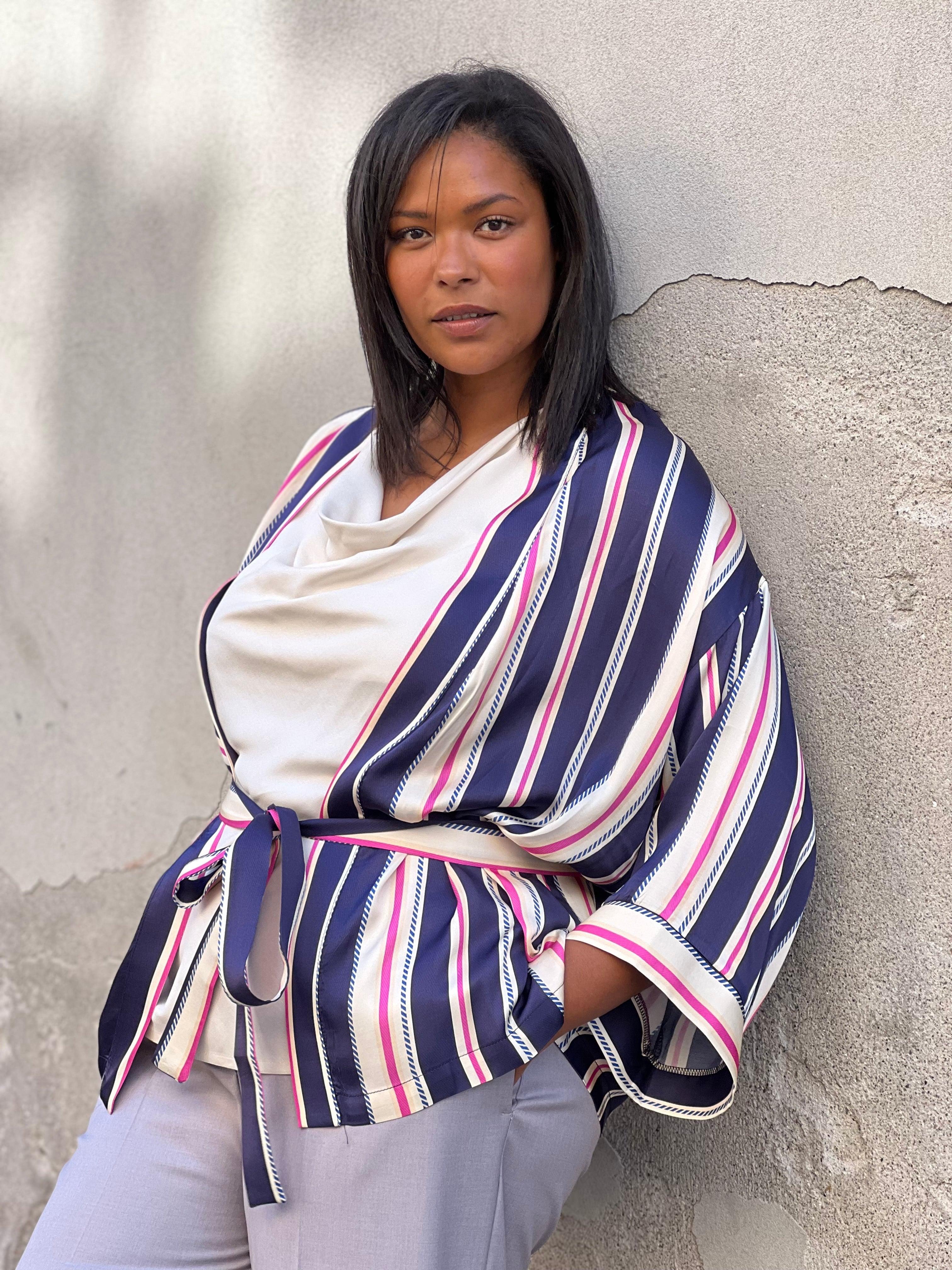 Carla kimono med navy striber - Damernes Outlet