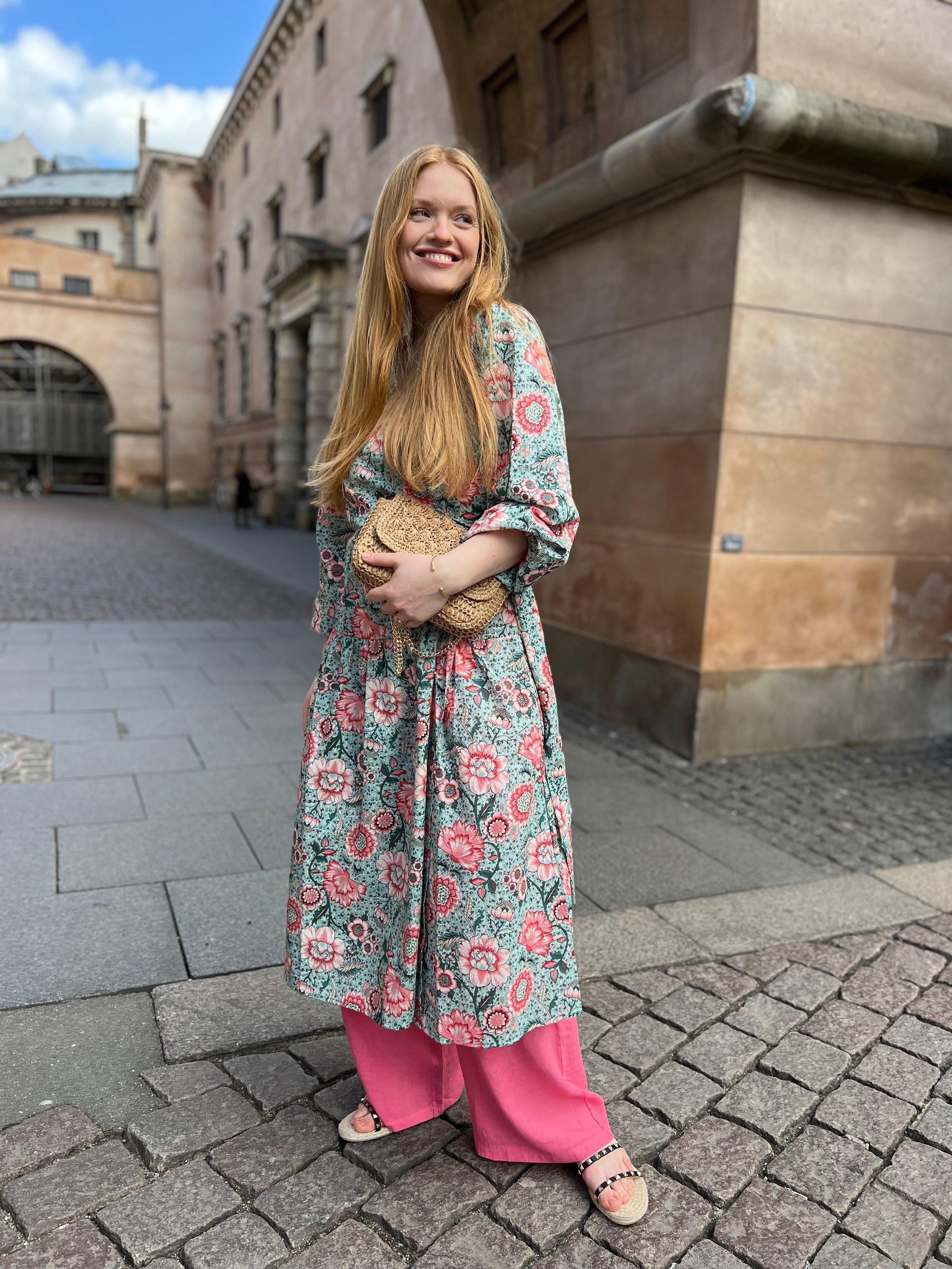Amy kjole i grøn blomsterprint - Damernes Outlet