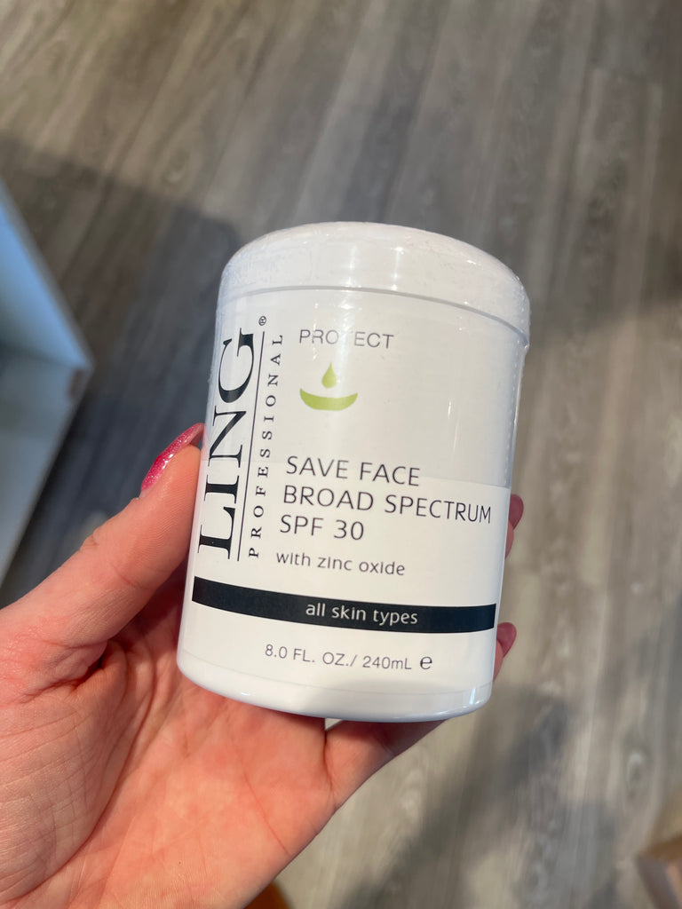 LING Save Face Broad Spectrum SPF 30, 240 ml, i hånd.