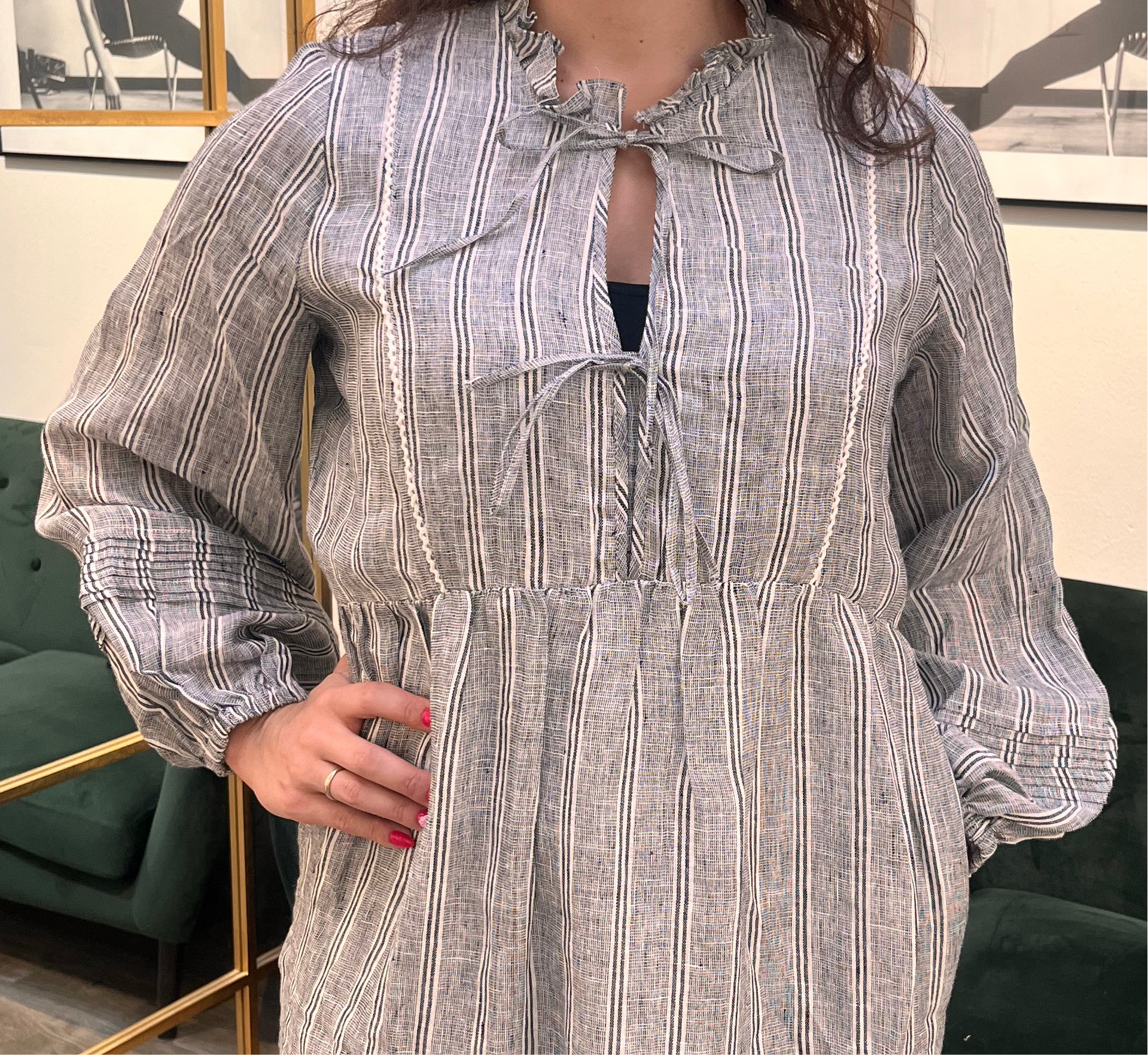 Femme Facon - CELIA LS DRESS, elegant hørkjole med v-udskæring.