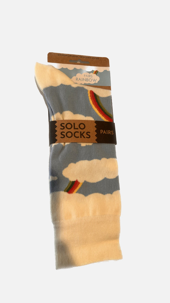 SOLOSOCKS - Paris Rainbow strømper med regnbue- og sky-design.