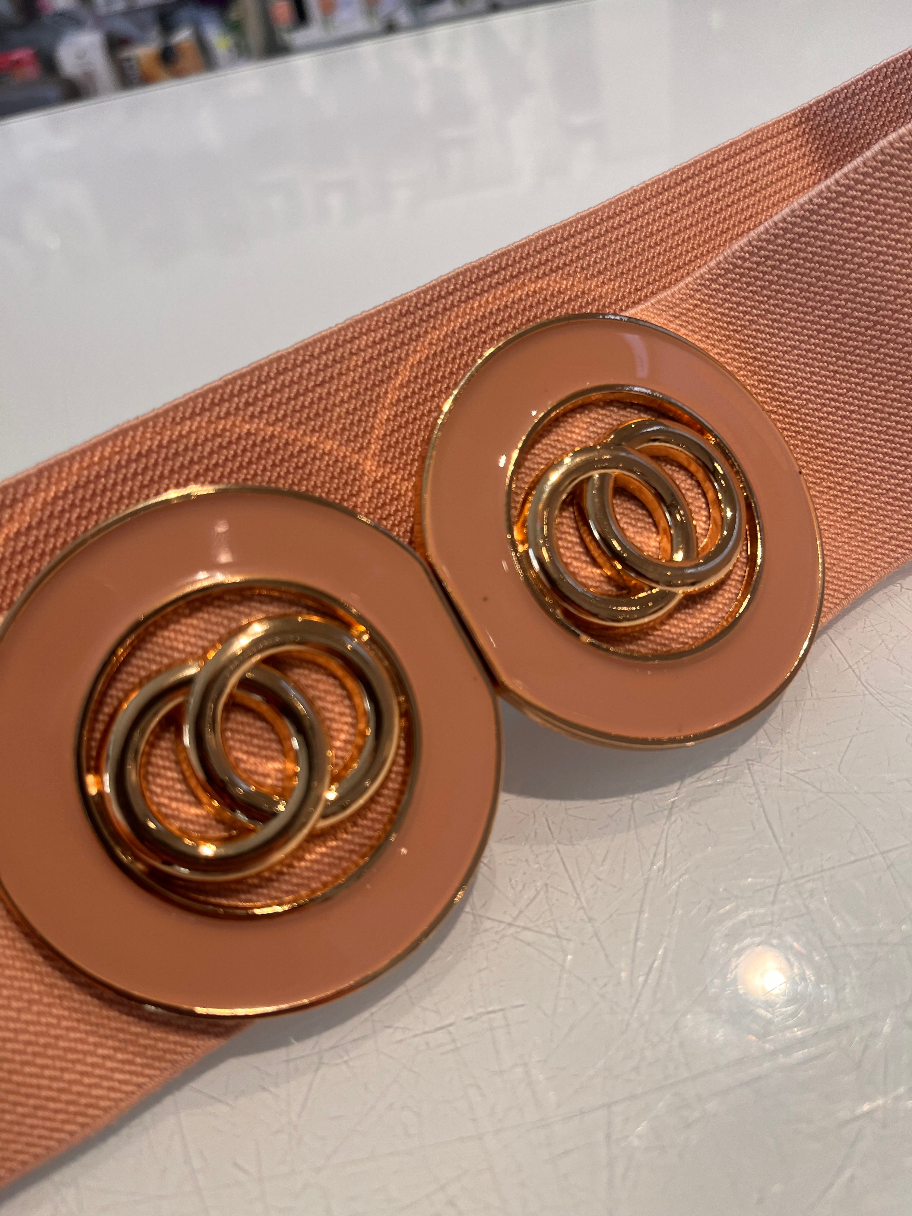 Bælte med dobbelt lås -291 med guld ringe.