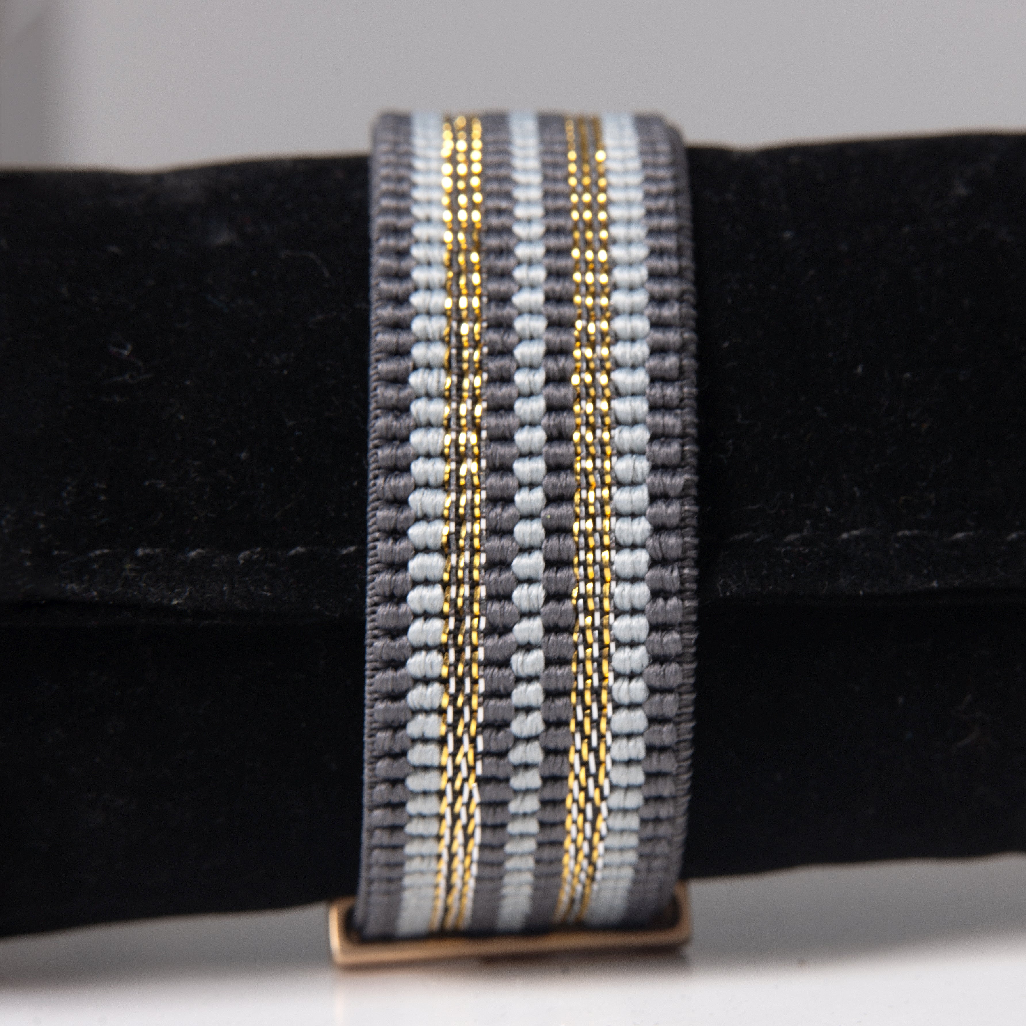 Dansk Smykkekunst - Armbånd 7C5221, elegant og justerbart.
