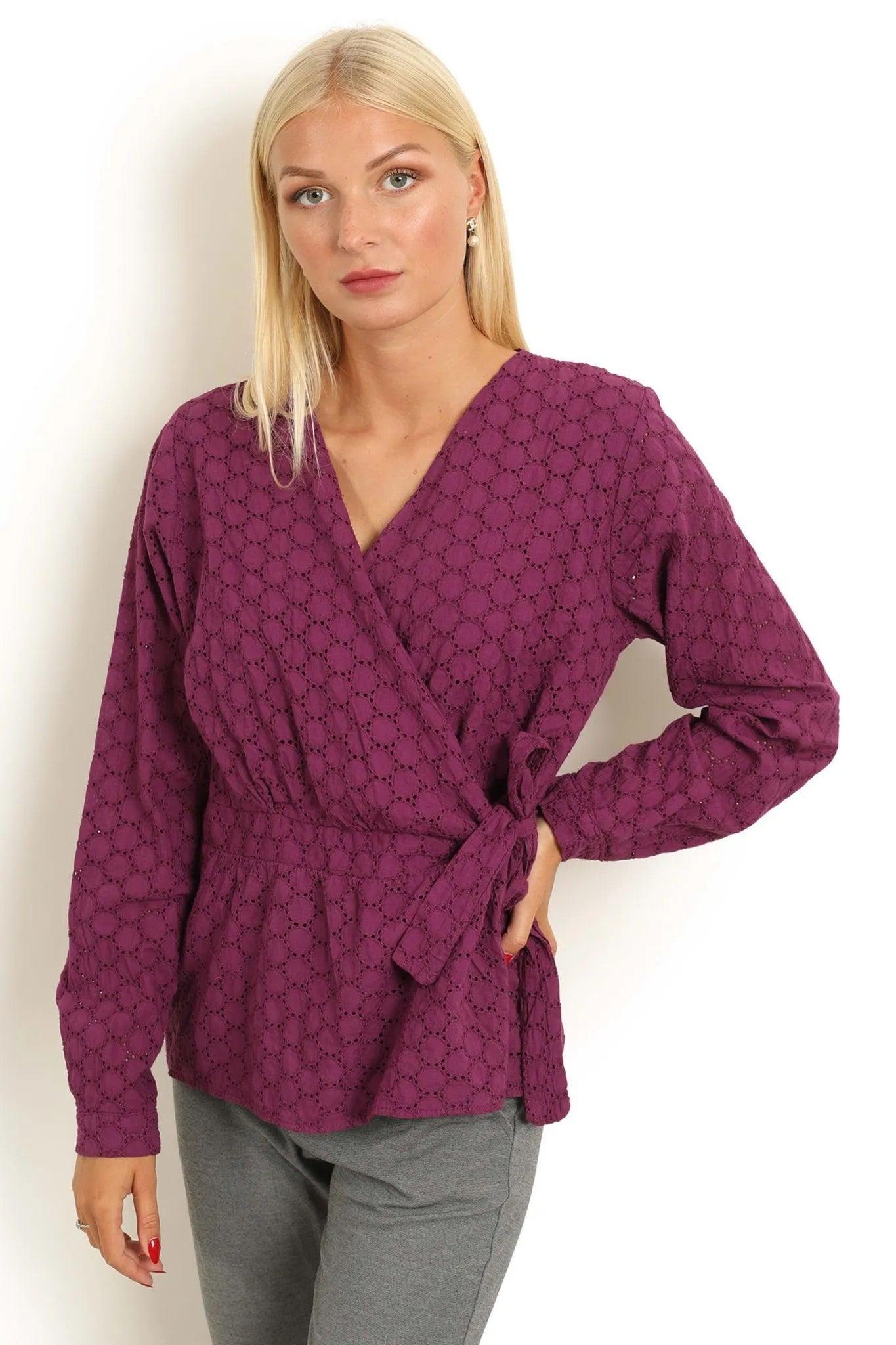 Copenhagen Luxe fuxia broderet slå-om bluse style 1416 - Damernes Outlet