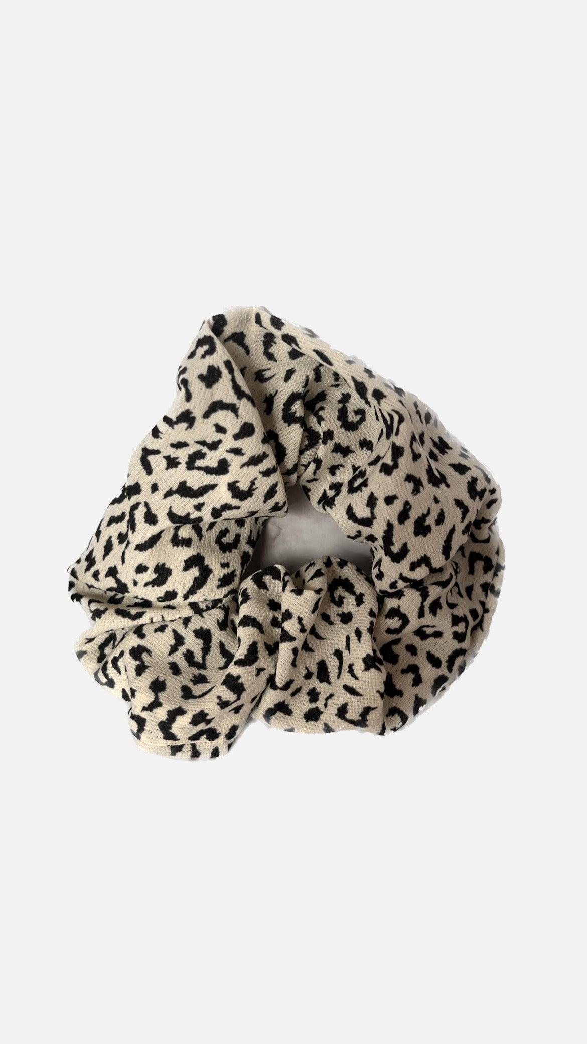 Scrunchie hvid m. Leo print - Damernes Outlet