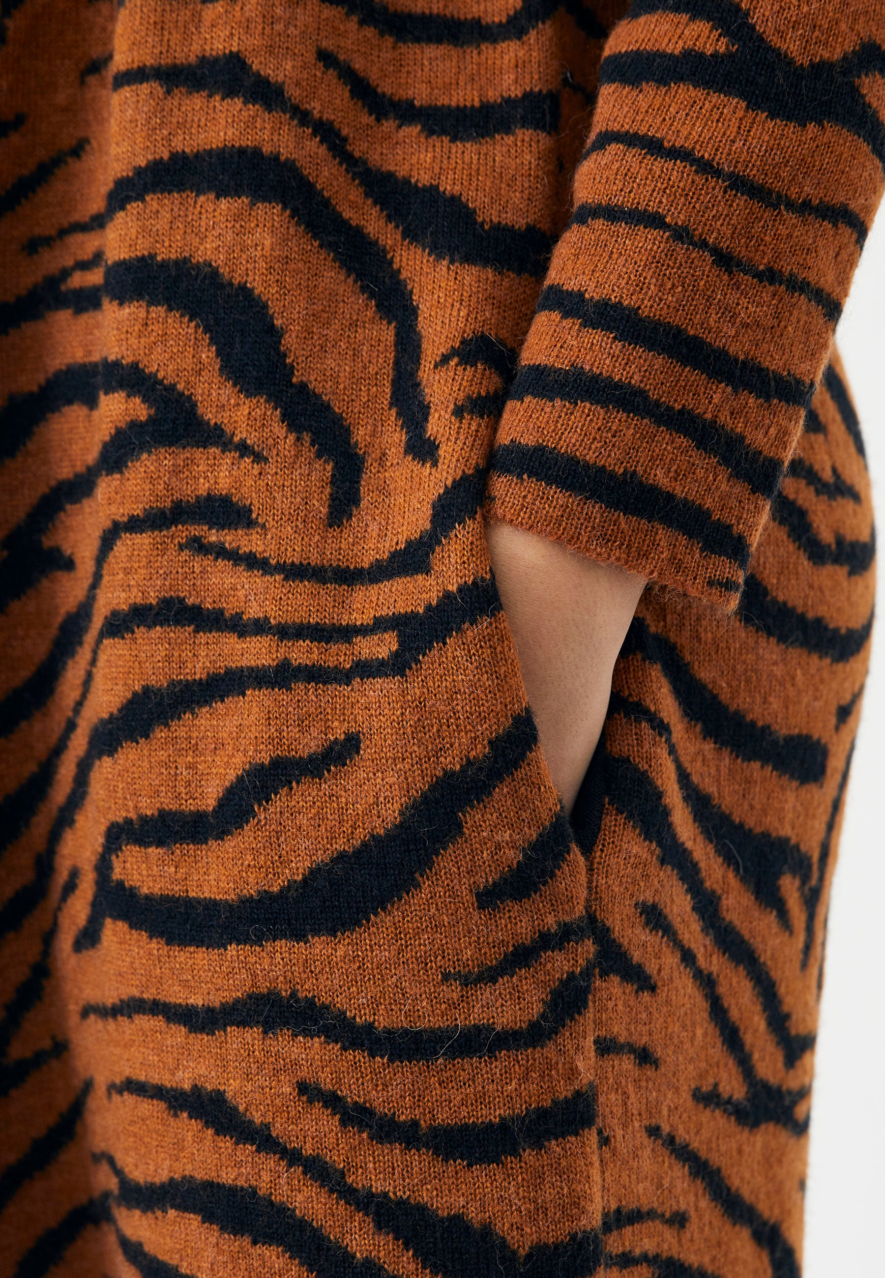 Adia ADDea Cardigan 1500 BROWN