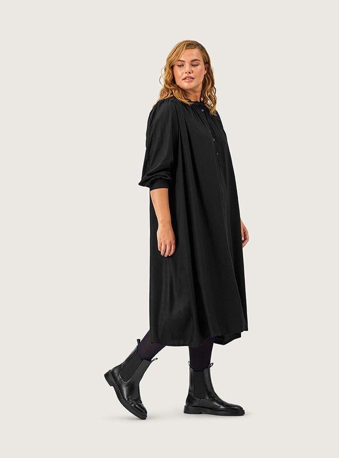 Amber kjole i sort twill viscose - Damernes Outlet