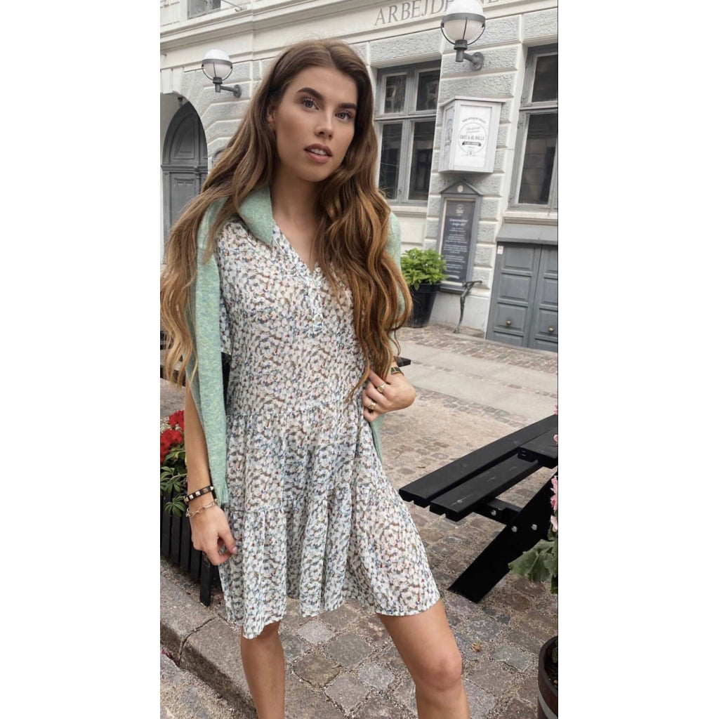 Continue Annika blue flower dress Dress Blue flower