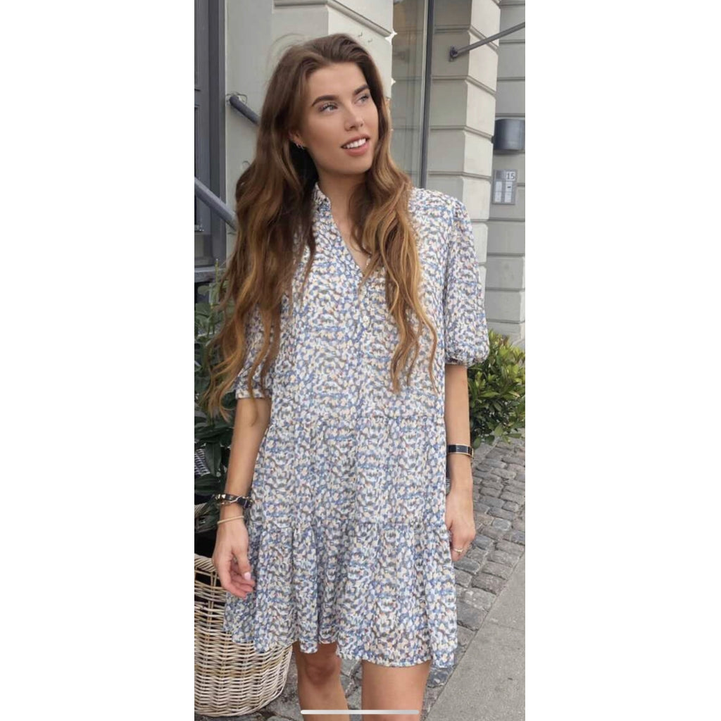 Continue Annika blue flower dress Dress Blue flower