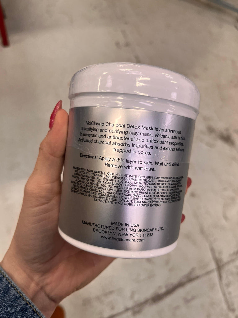 LING detox mask 480g - 35 holdt i en hånd.