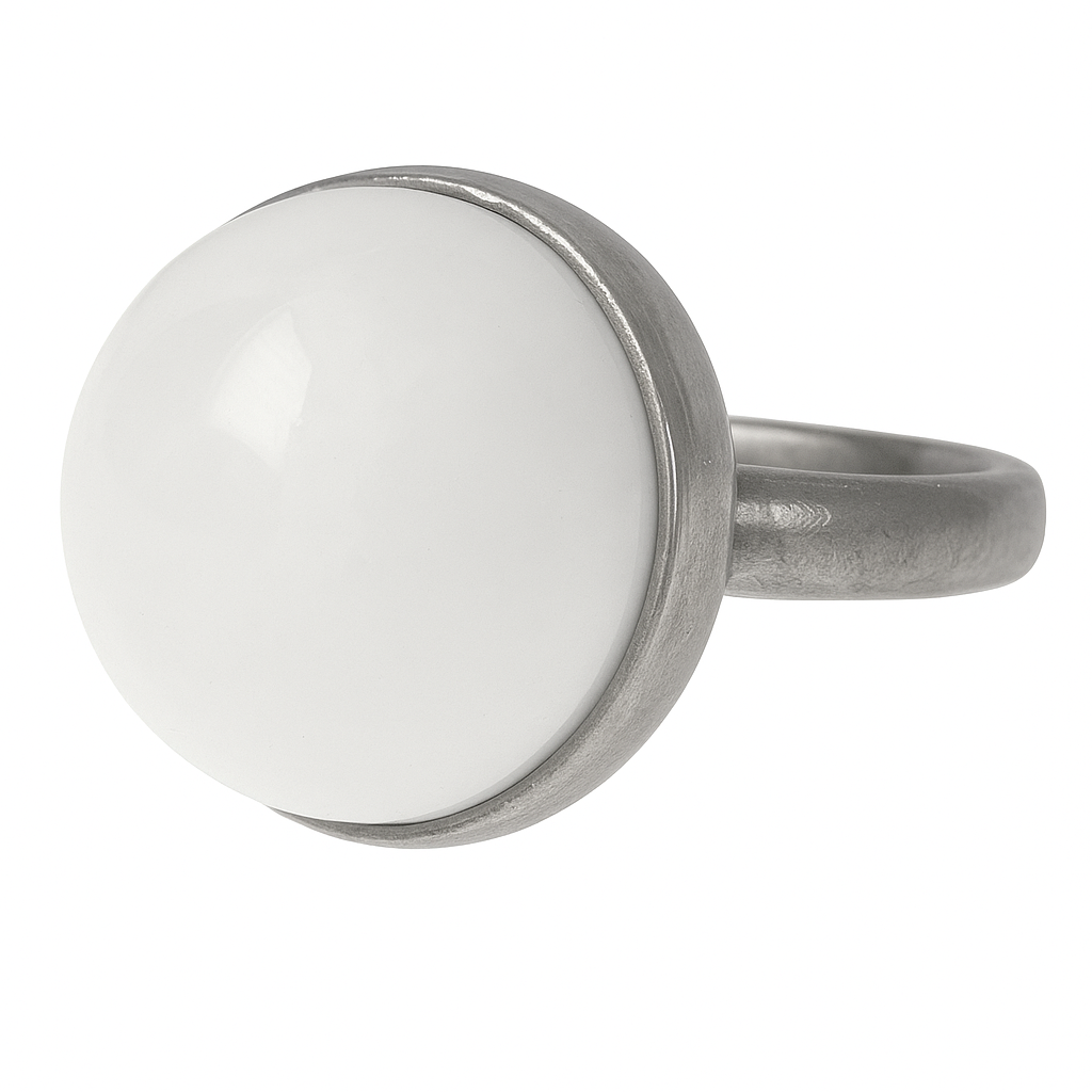 Dansk Smykkekunst ring 1C386-2 med hvid rund detalje.