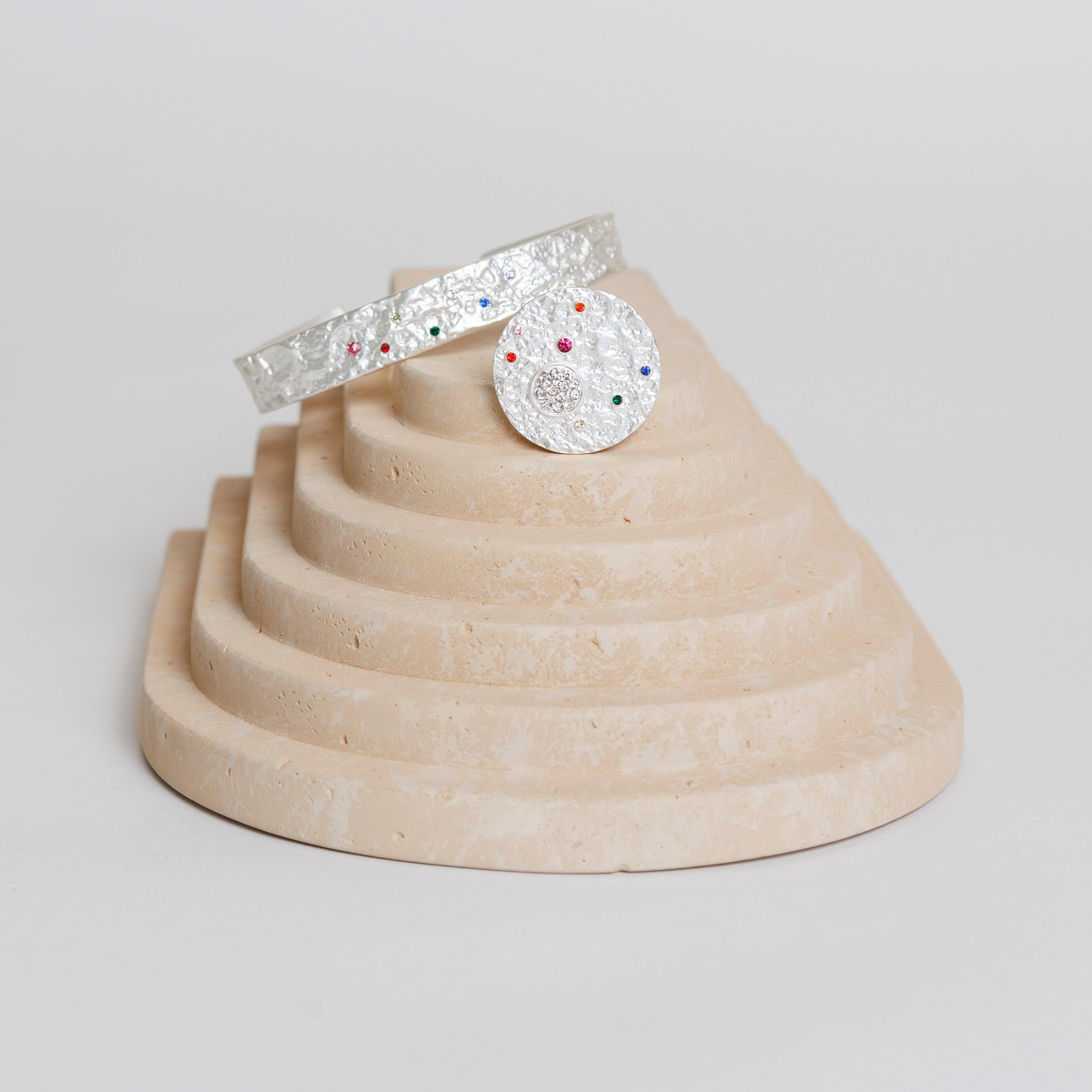 Dansk smykkekunst armbånd - 7C5338 - Damernes Outlet