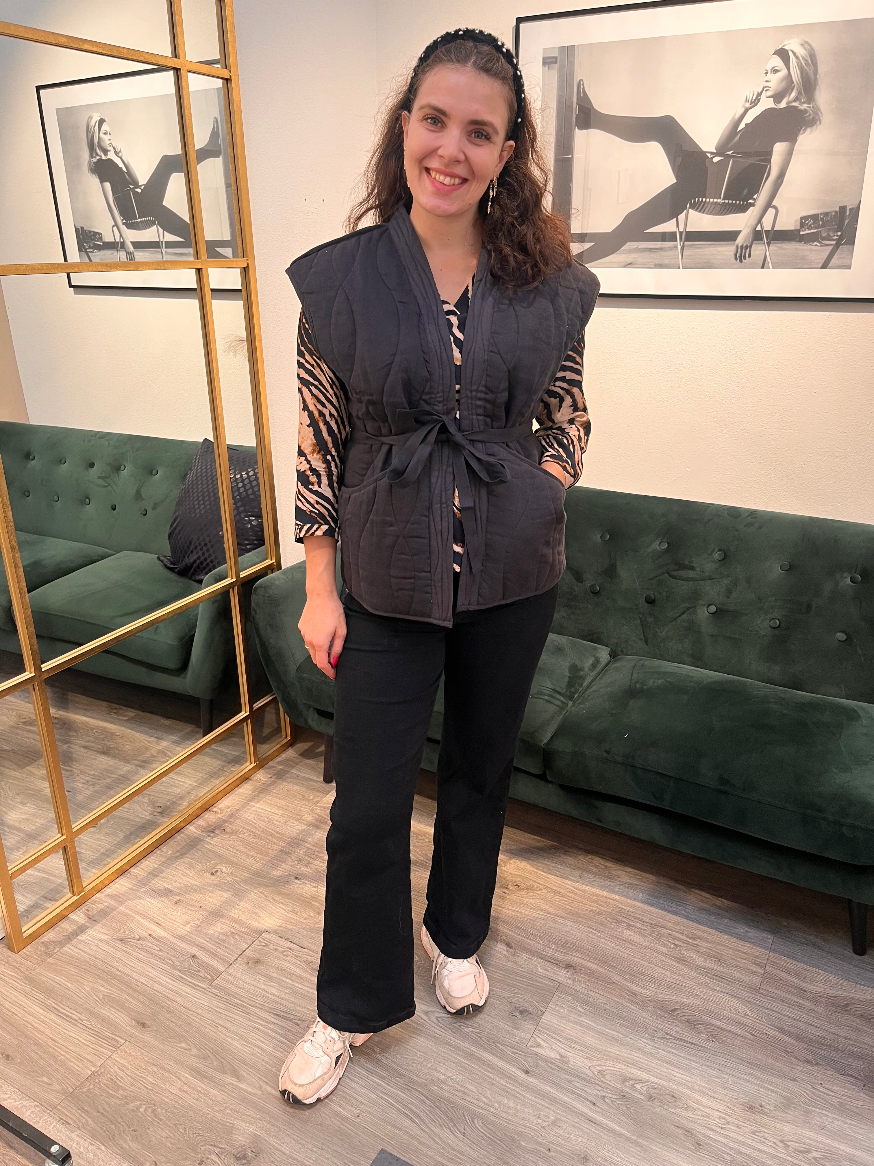 Femme Facon - GWEN QUILT WAISTCOAT i hør med bindebånd og lommer.