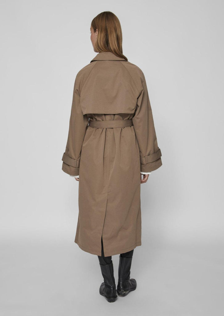 Vila Rouge Vivianna L/S Trenchcoat i elegant design.