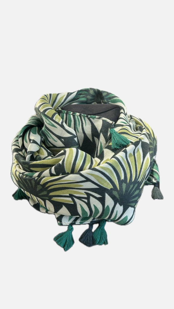 Tørklæde med frynser, Lisbeth Merrild, grønne blad-nuancer.