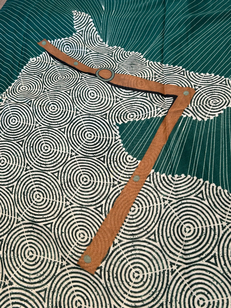 Tørklæde i grøn med stribet mønster, viskose, 90x180 cm.