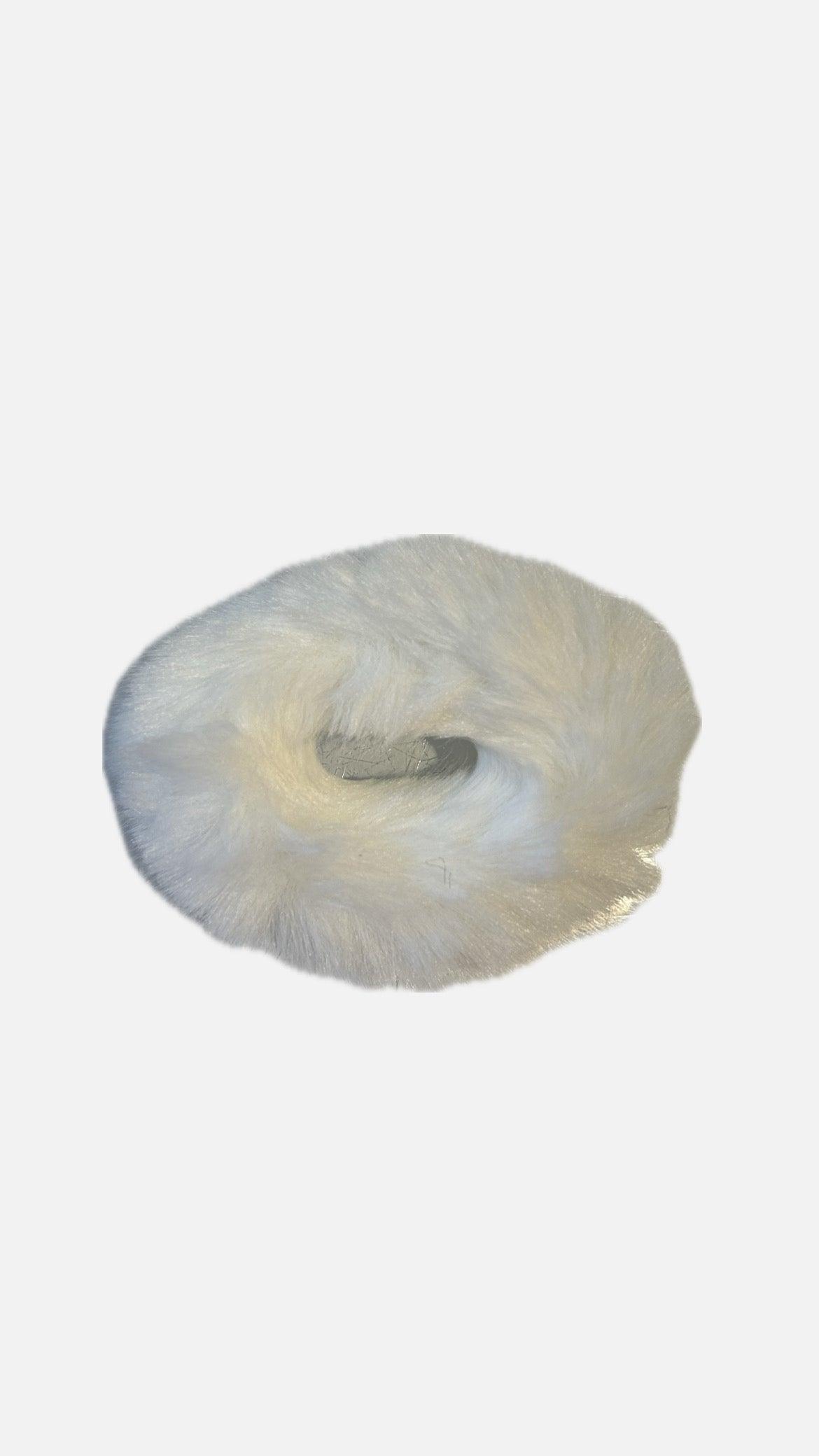 Hvid pelset scrunchie - Damernes Outlet