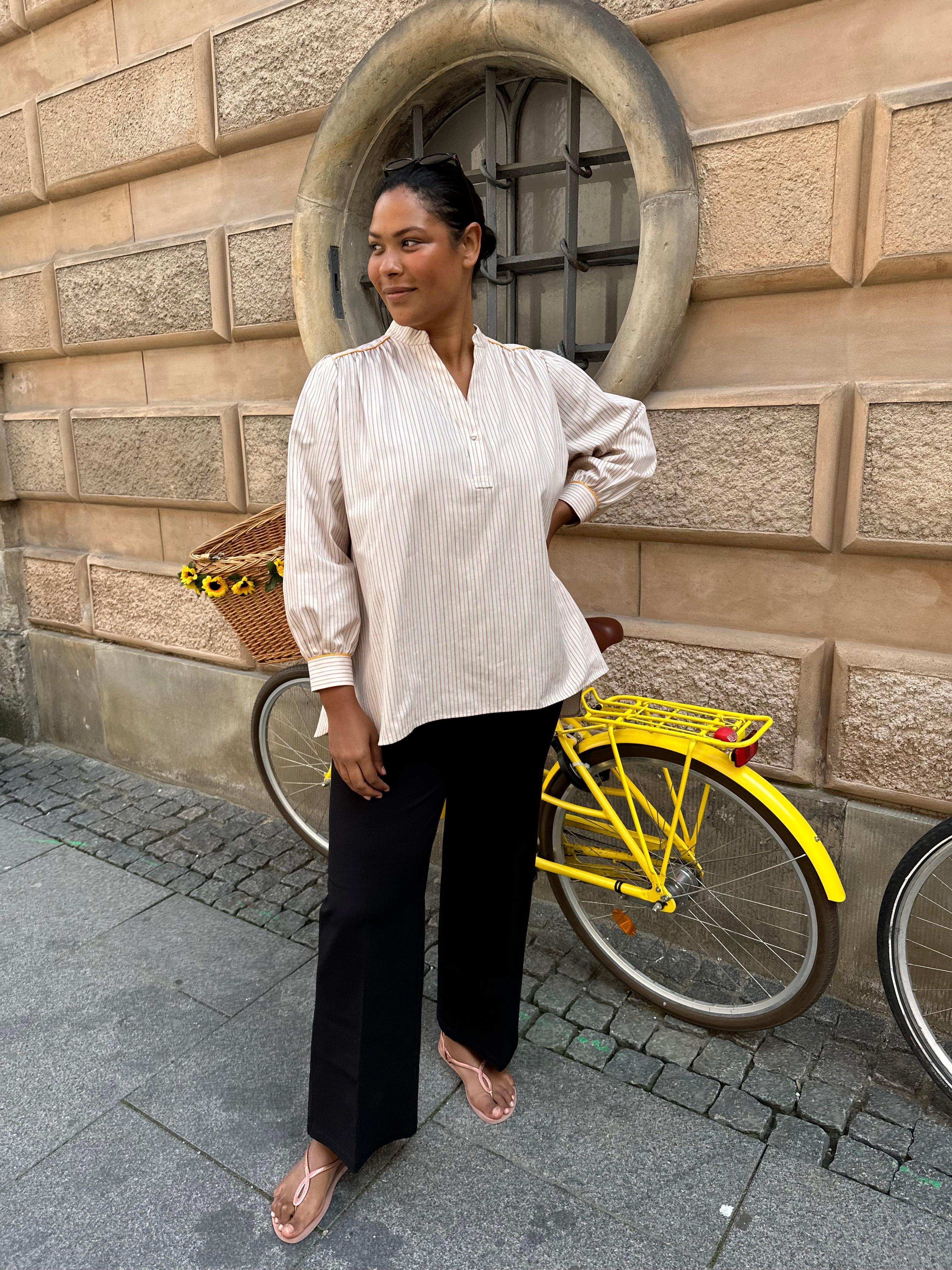 Mila skjorte med striber - Damernes Outlet