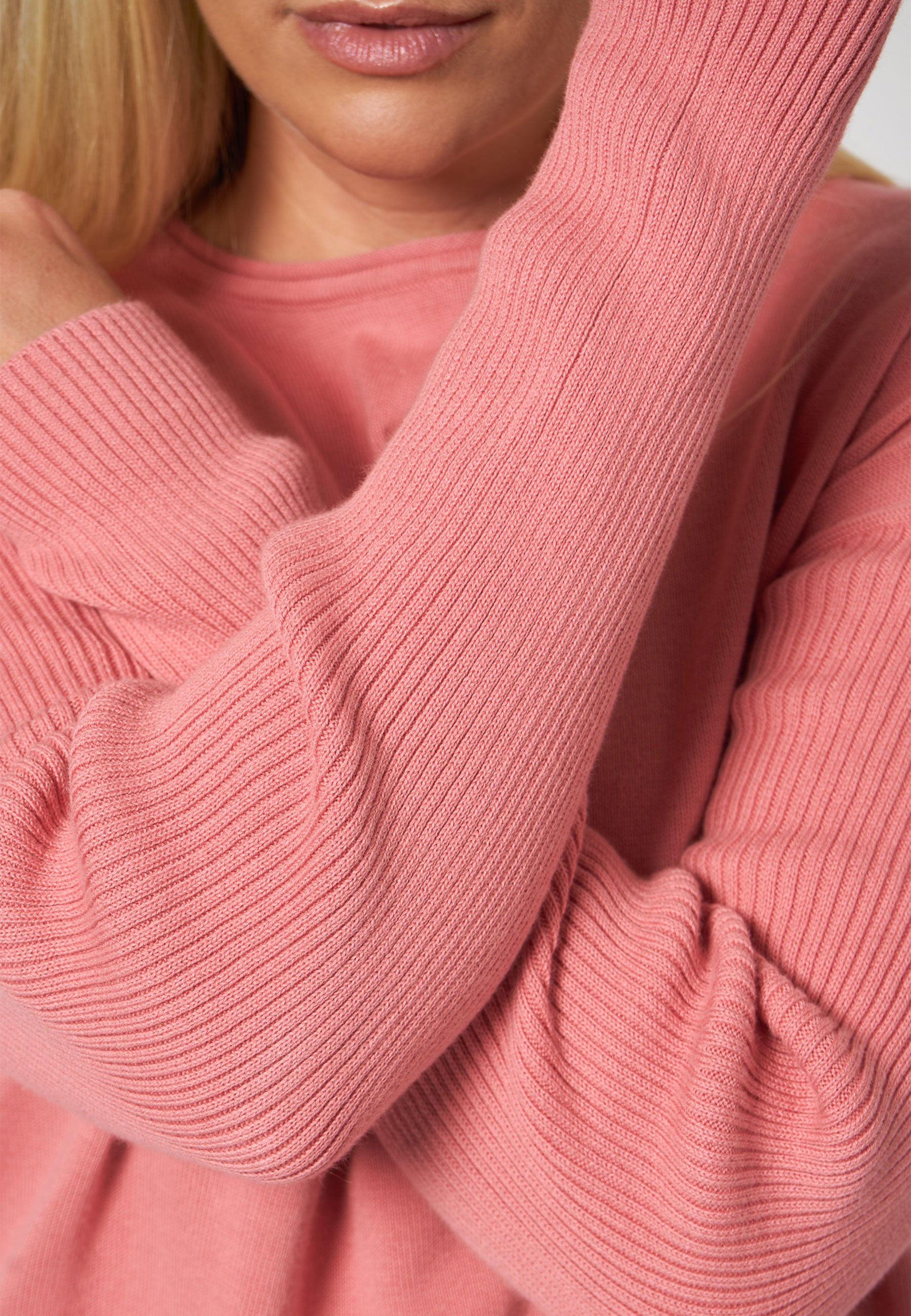 Lind Mist Knit Pullover 425 Coral