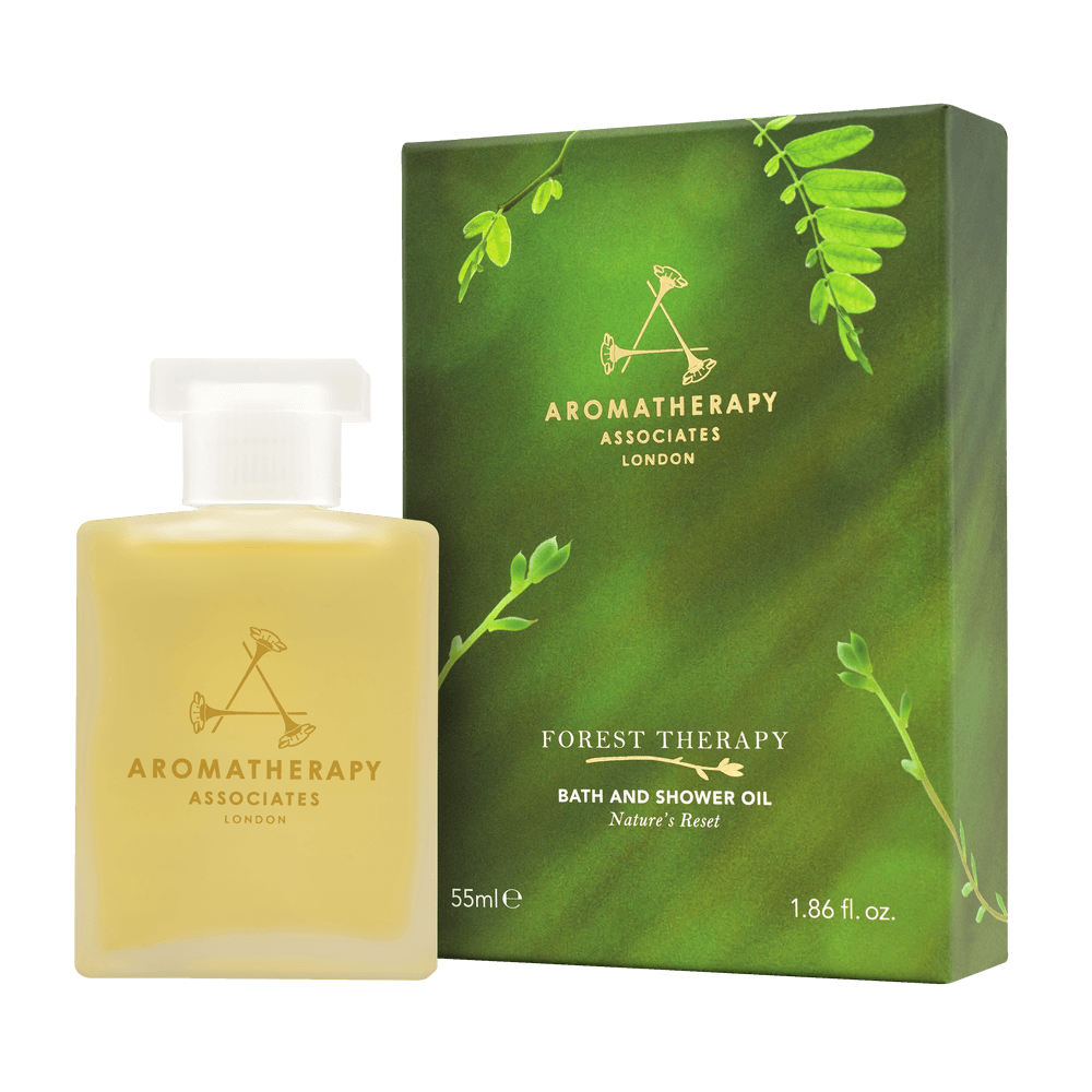 Aromatherapy Associates Forest Therapy bath & shower oil ved siden af æske.