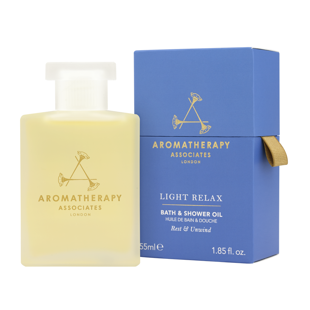 Aromatherapy Associates Light Relax bad- og bruseolie 55 ml flaske med æske.