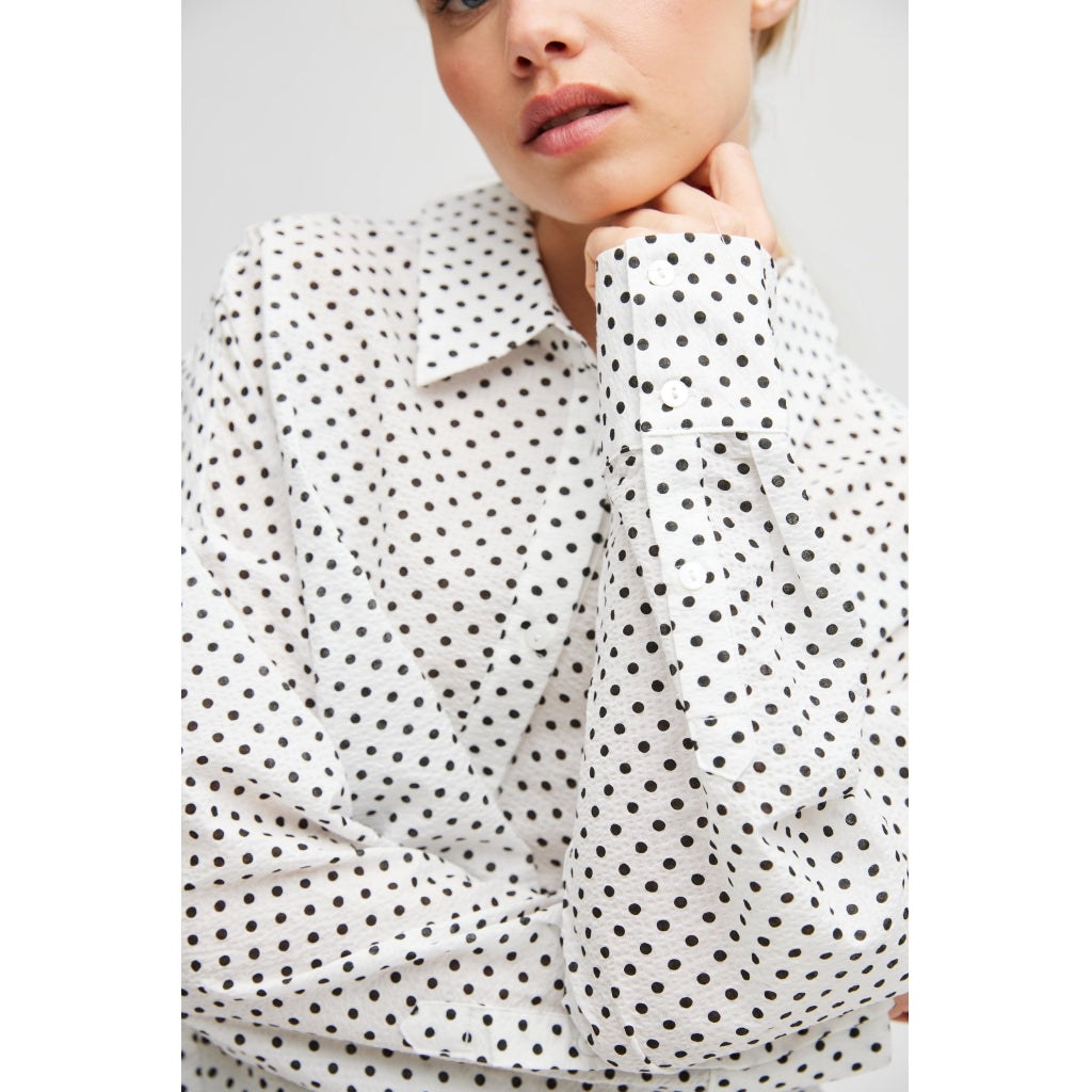 A-View Solva shirt Skjorter og bluser Off white with black dots