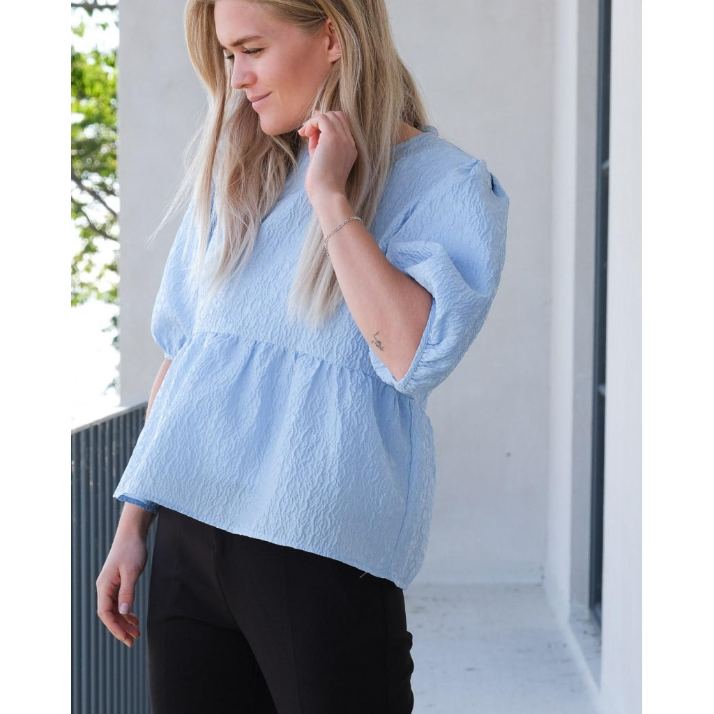 Neo Noir Synthia flower crepe blouse Skjorter og bluser Light blue